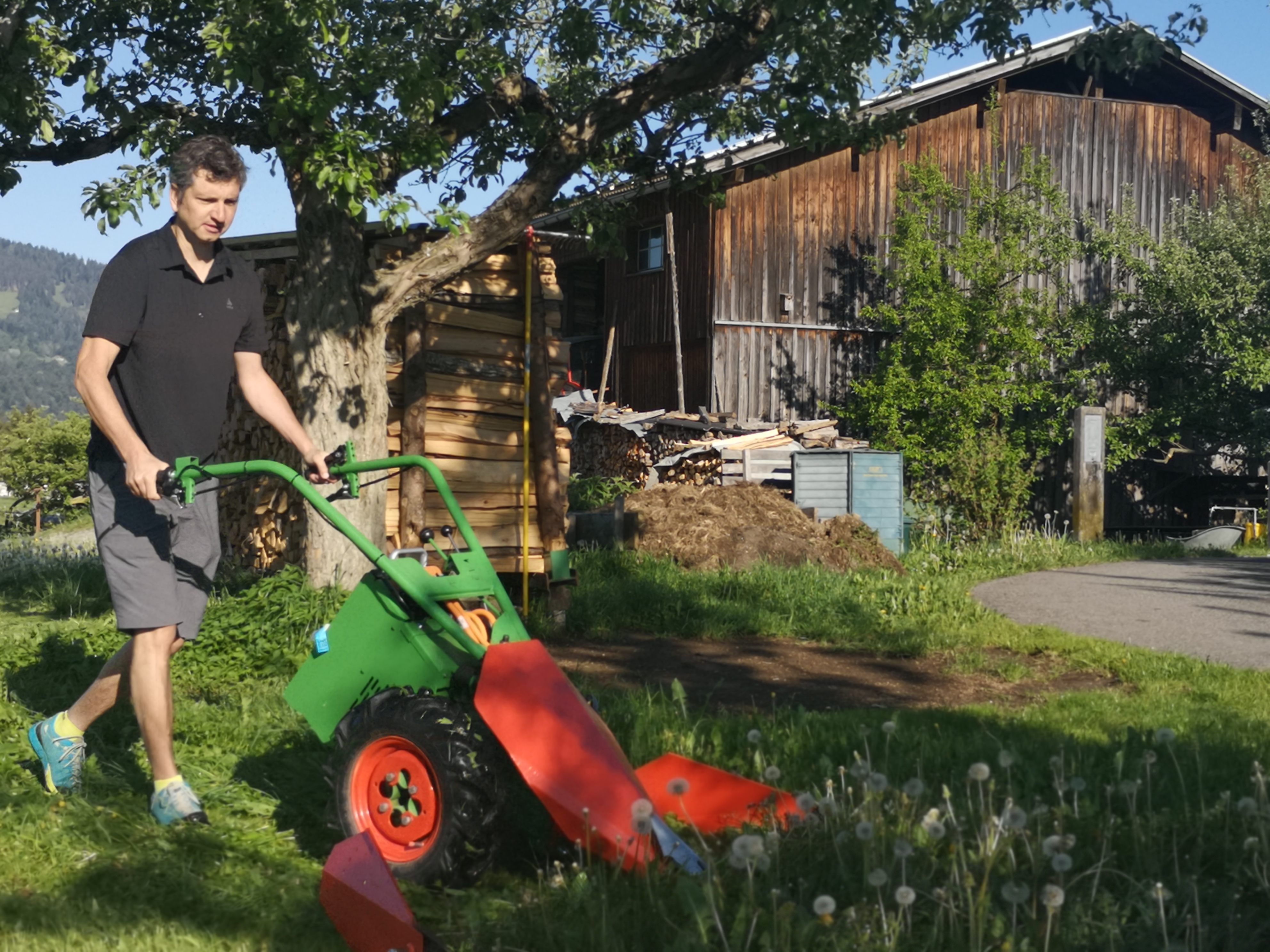 Im Einsatz: Martin Berkmann mit seiner Eigenkonstruktion. Im Einsatz: Martin Berkmann mit seiner Eigenkonstruktion.