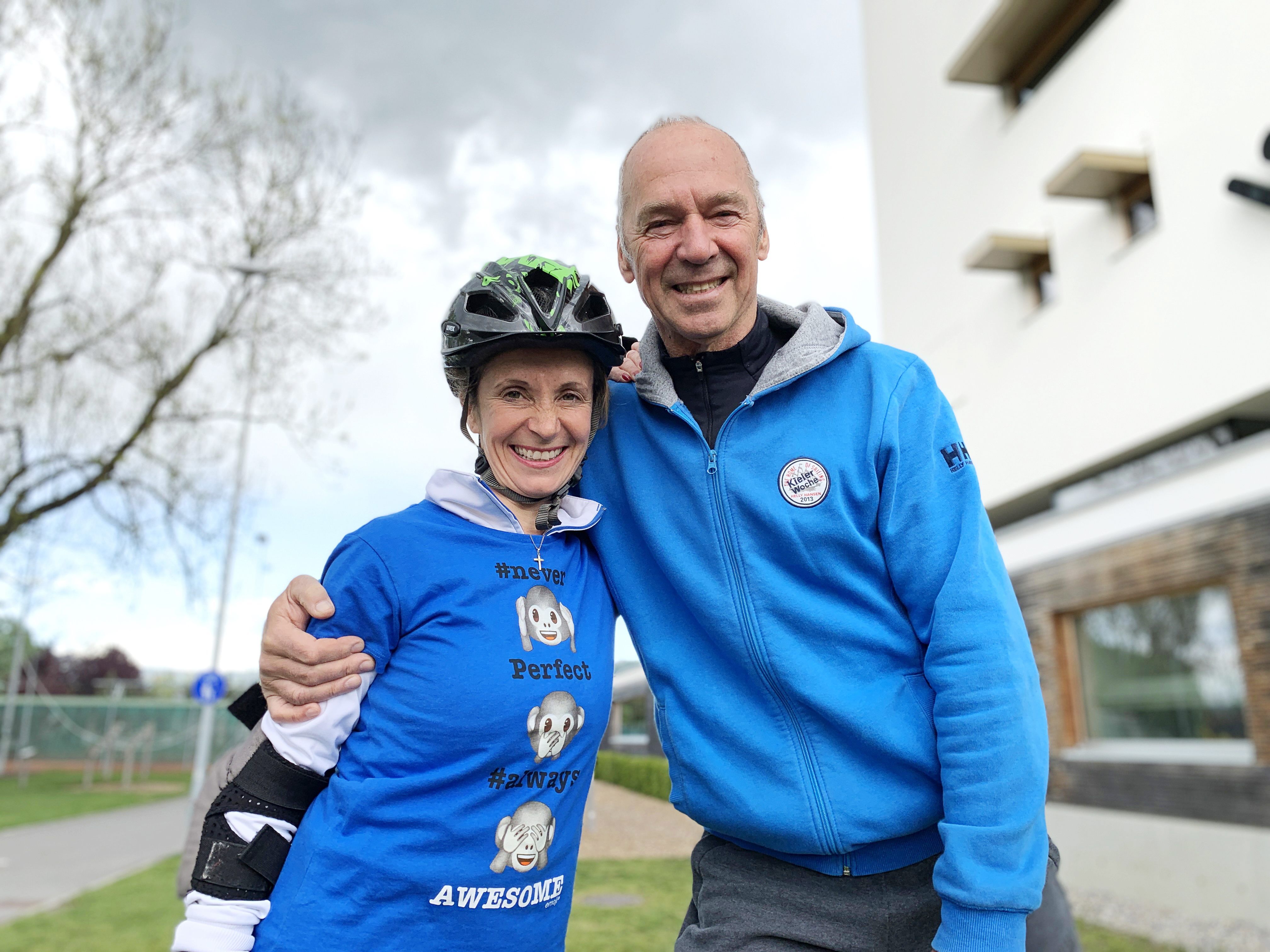 Erwachsene und Kinder können von Trainerpaar Silvia und Rolf Oesterreich das Inlineskaten lernen oder verbessern.