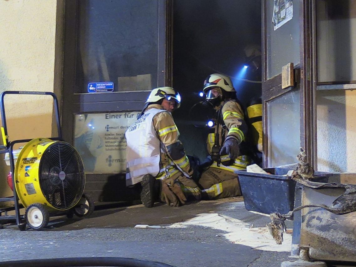 Die Feuerwehr Lauterach war mit fünf Fahrzeugen und fünfzig Personen im Einsatz Die Feuerwehr Lauterach war mit fünf Fahrzeugen und fünfzig Personen im Einsatz