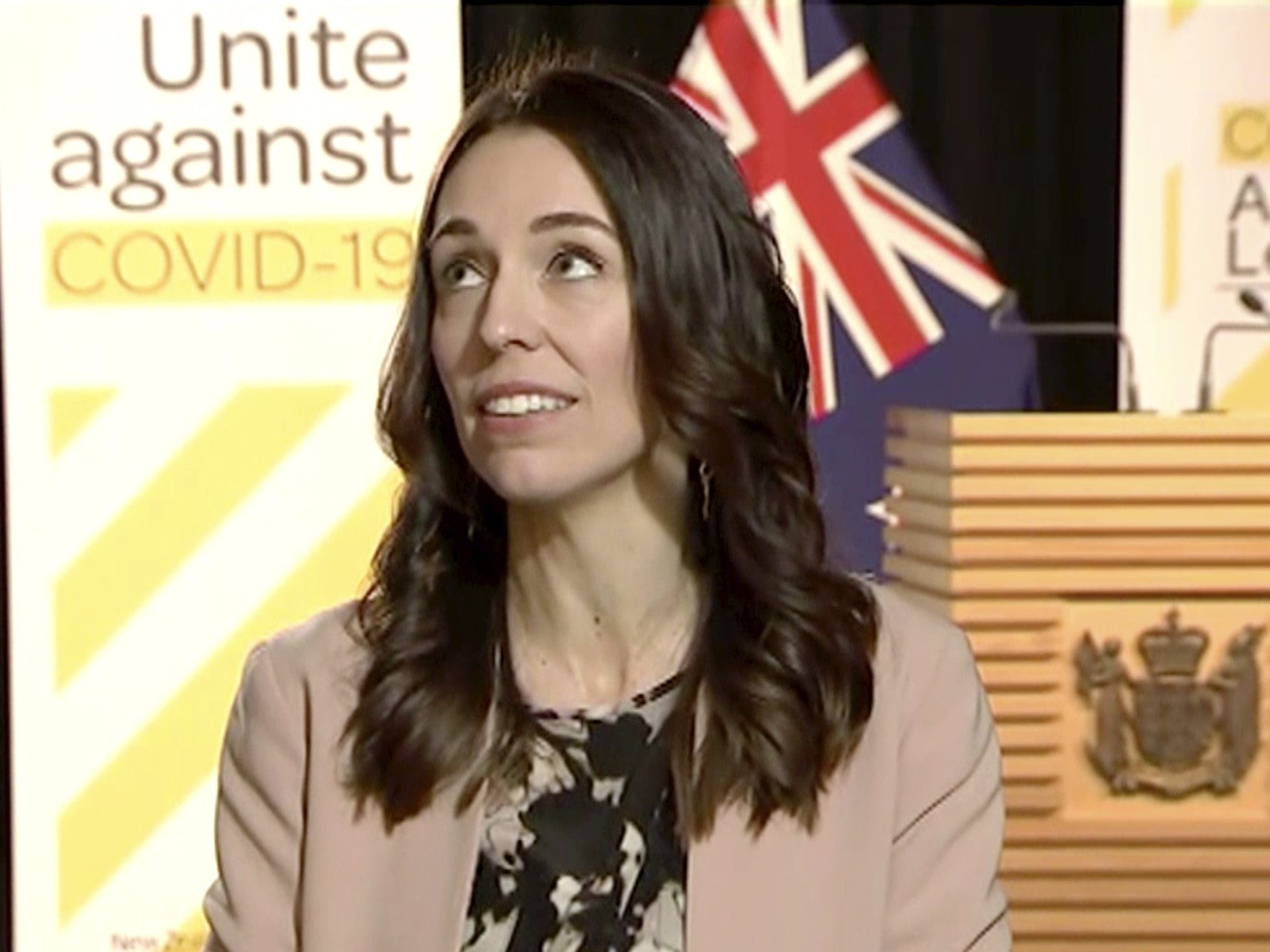 Ardern setzte Live-Gespräch fort: "Ein ganz anständiges Beben hier." Ardern setzte Live-Gespräch fort: "Ein ganz anständiges Beben hier."