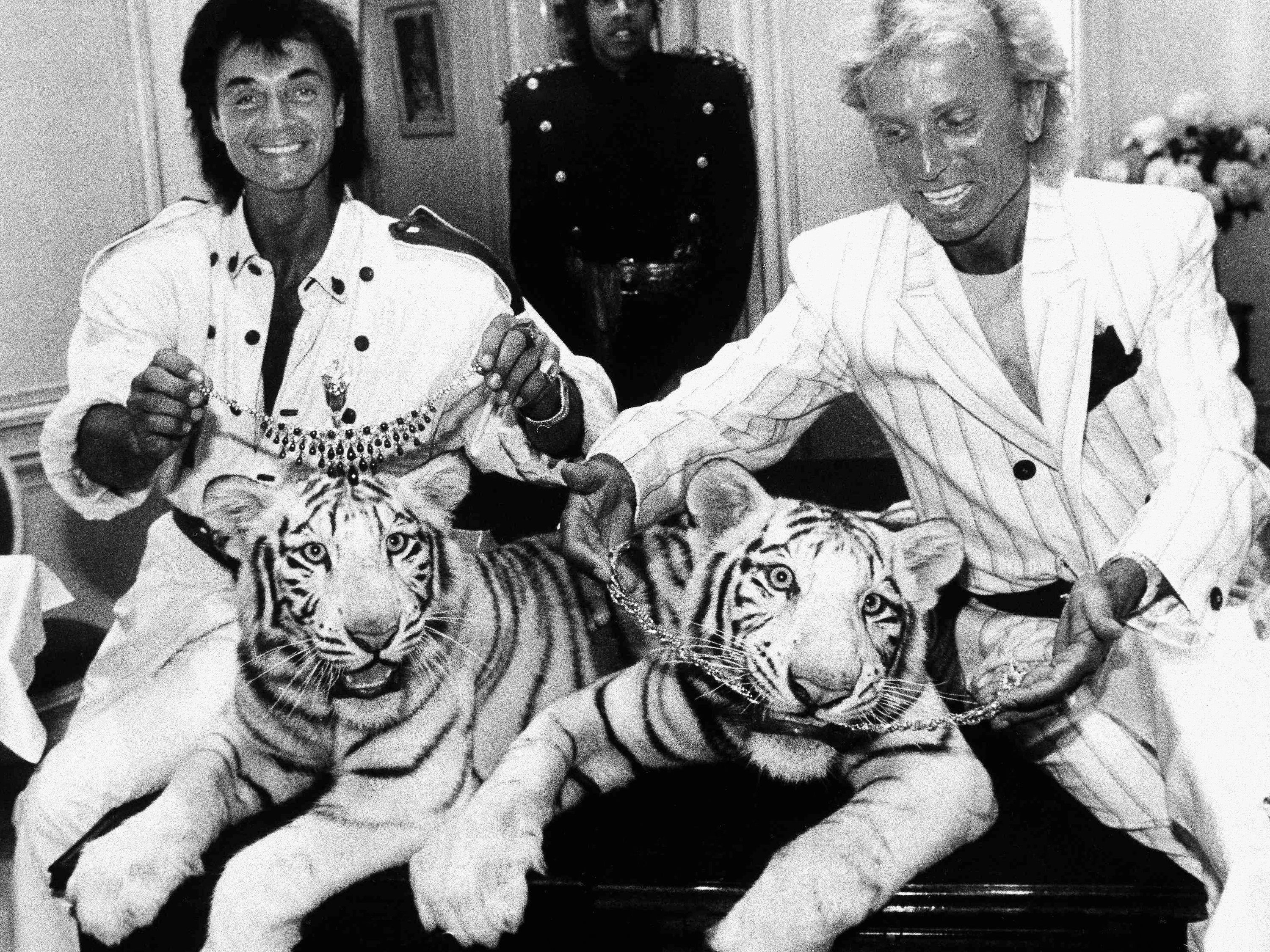 Siegfried und Roy am Höhepunkt ihrer Karriere in Las Vegas im Jahr 1987