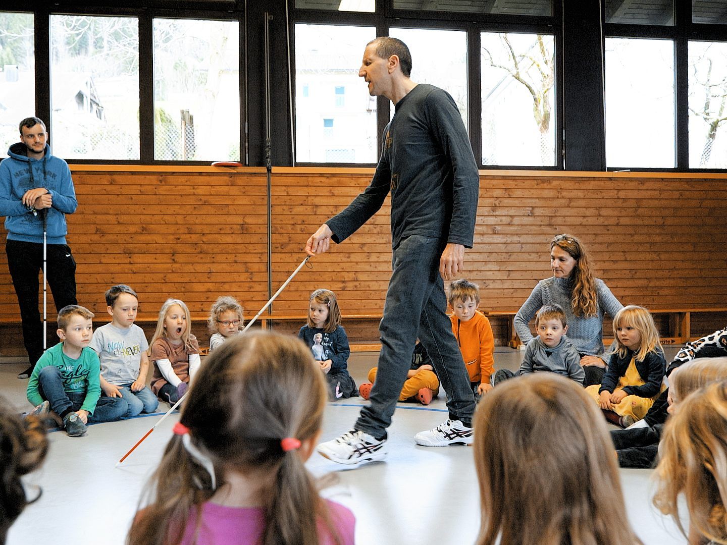 Projekt-Gast Karlheinz Ritter beeindruckte die Kinder.