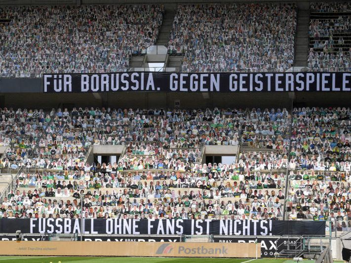 Tausende Pappkameraden im Borussia-Park