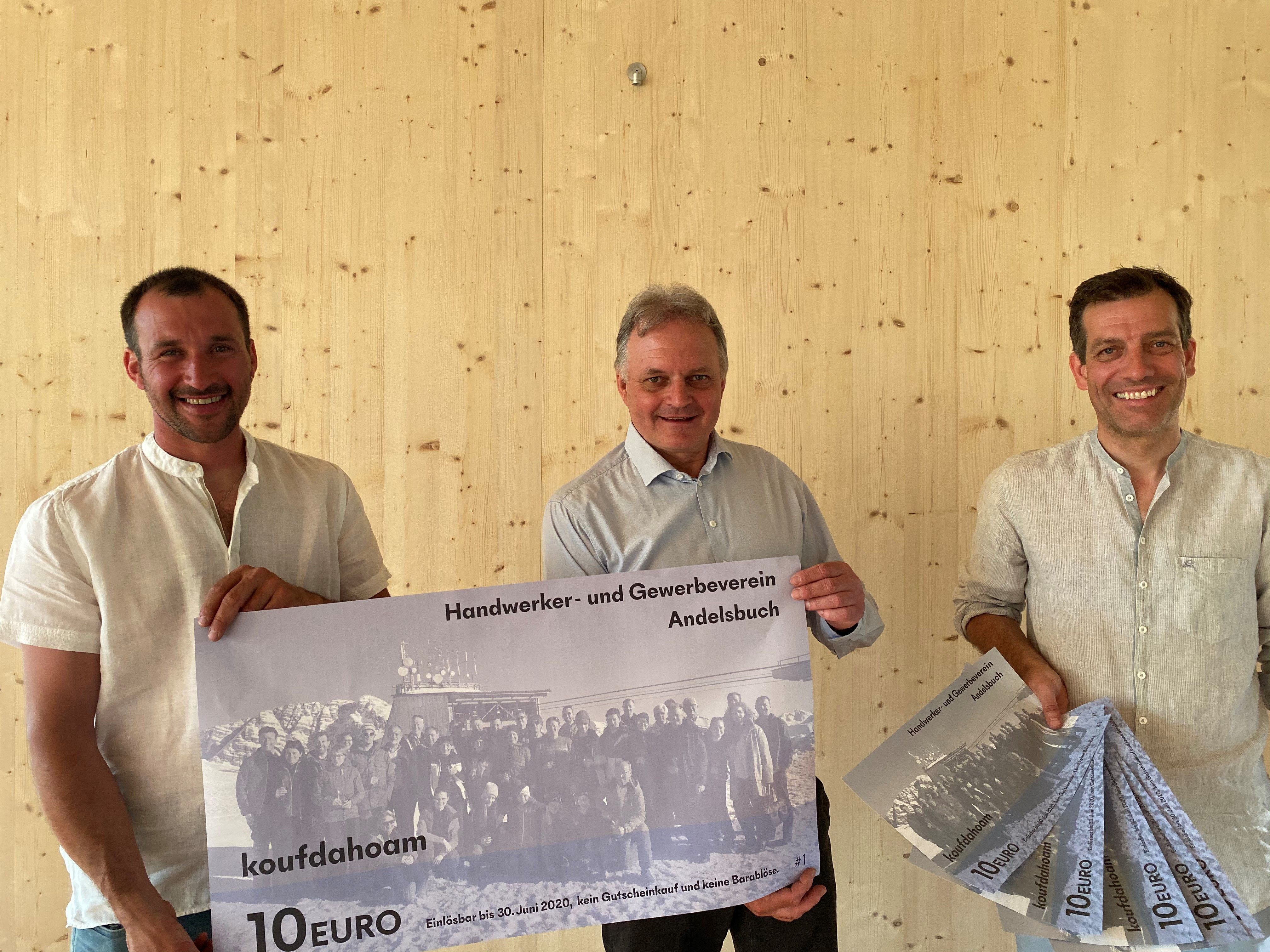 Jodok Felder, Johannes Mohr und Handwerker-Obmann René Schedler (v. l.) melden sich mit einem Gutschein bei allen Andelsbucher Vereinsmitgliedern. Jodok Felder, Johannes Mohr und Handwerker-Obmann René Schedler (v. l.) melden sich mit einem Gutschein bei allen Andelsbucher Vereinsmitgliedern.