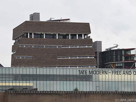 Kind im August 2019 von Aussichtsplattform der Tate Modern gestoßen Kind im August 2019 von Aussichtsplattform der Tate Modern gestoßen