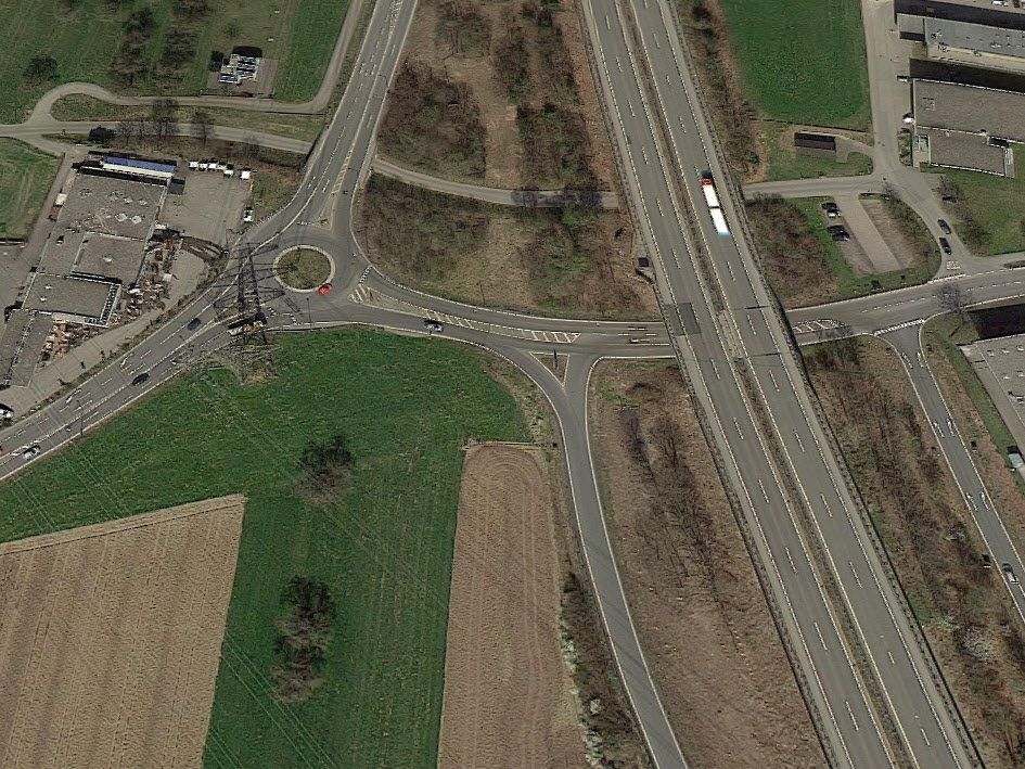 Unfall beim Kreisverkehr in Rankweil Unfall beim Kreisverkehr in Rankweil