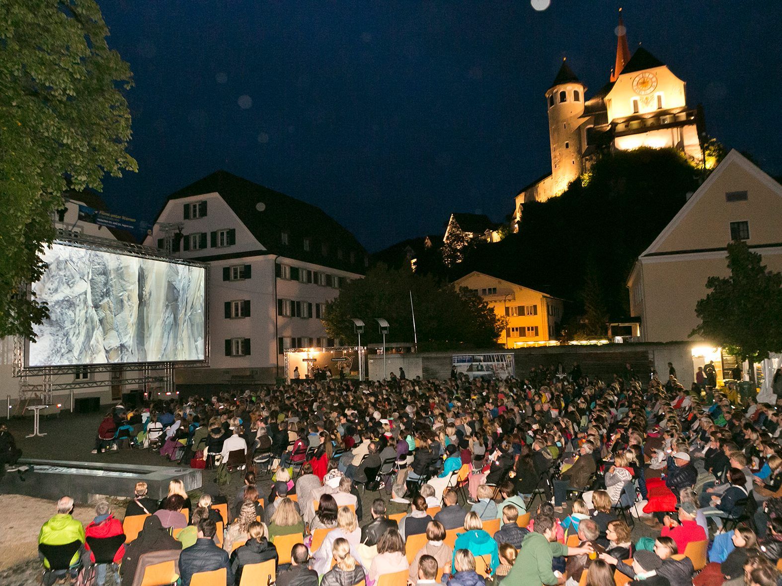 Ein Klassiker des Rankweiler Sommers: Das Kino unter Sternen am Marktplatz. Ein Klassiker des Rankweiler Sommers: Das Kino unter Sternen am Marktplatz.