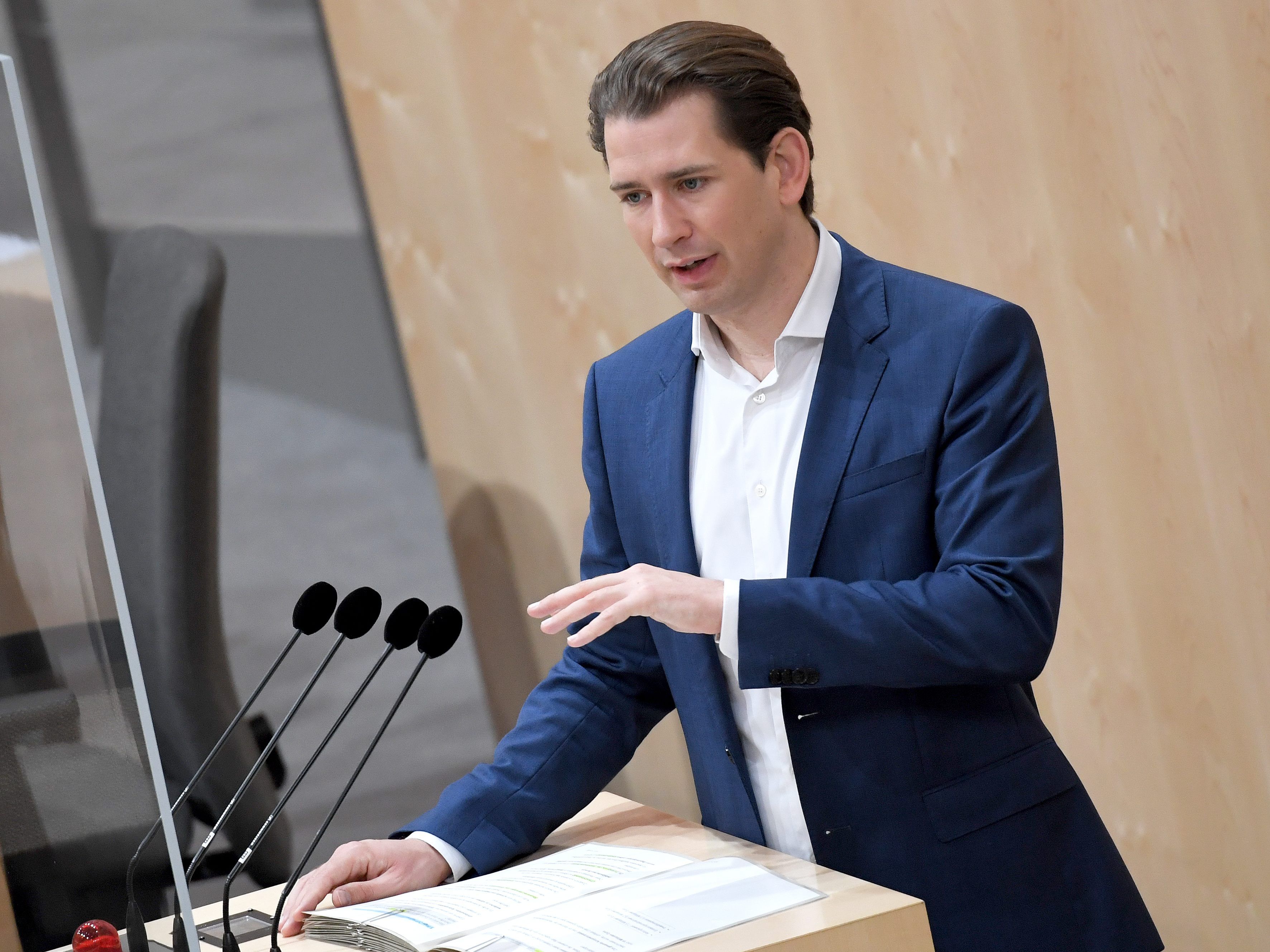 Vor allem über Personalentscheidungen möchte der Kanzler Auskunft geben. Vor allem über Personalentscheidungen möchte der Kanzler Auskunft geben.