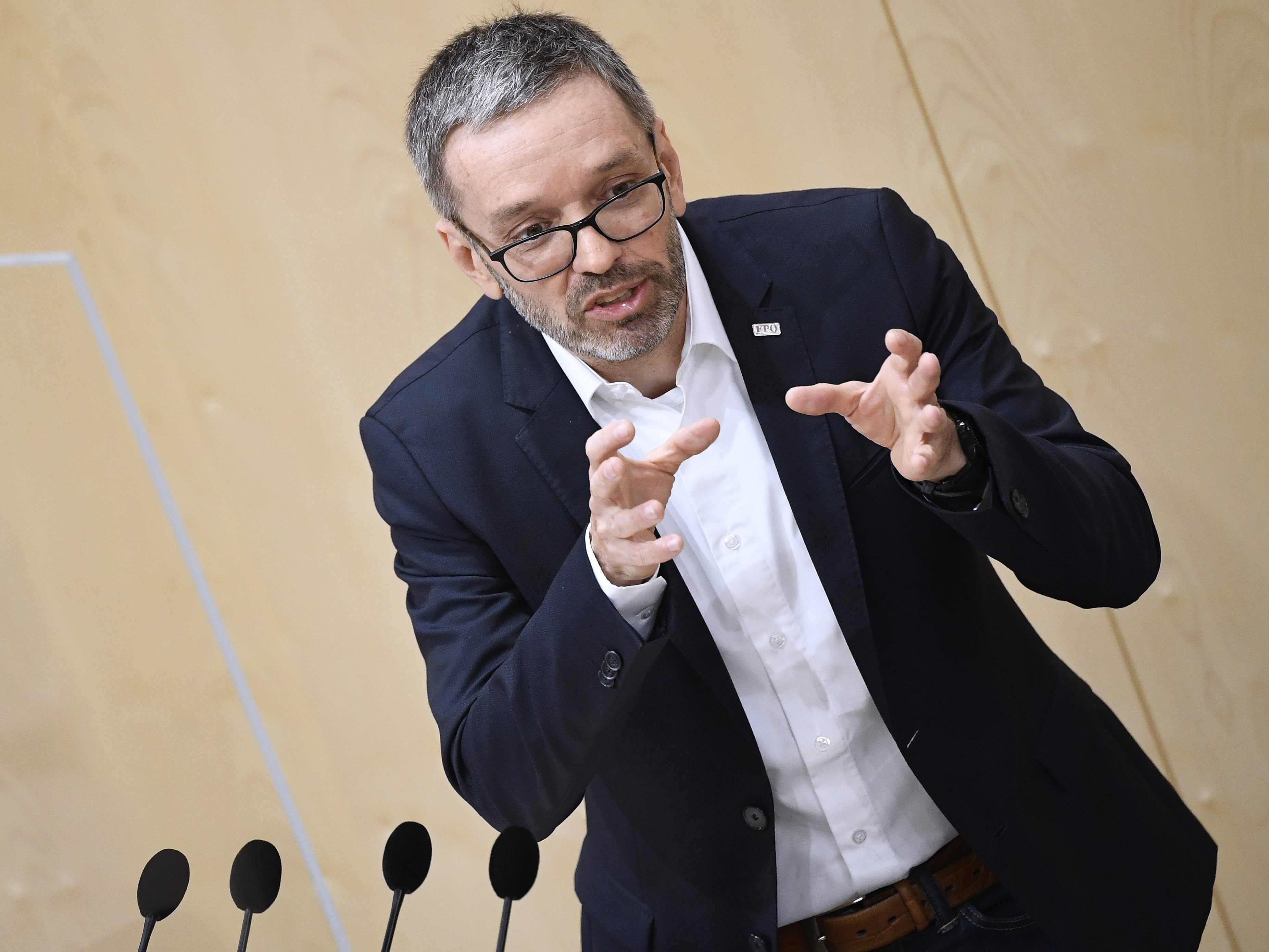 Gegen den Kickl-Erlass, der die offizielle Eintragung eines Dritten Geschlechts erschwert, wurde nun in einem Offenen Brief Kritik laut Gegen den Kickl-Erlass, der die offizielle Eintragung eines Dritten Geschlechts erschwert, wurde nun in einem Offenen Brief Kritik laut