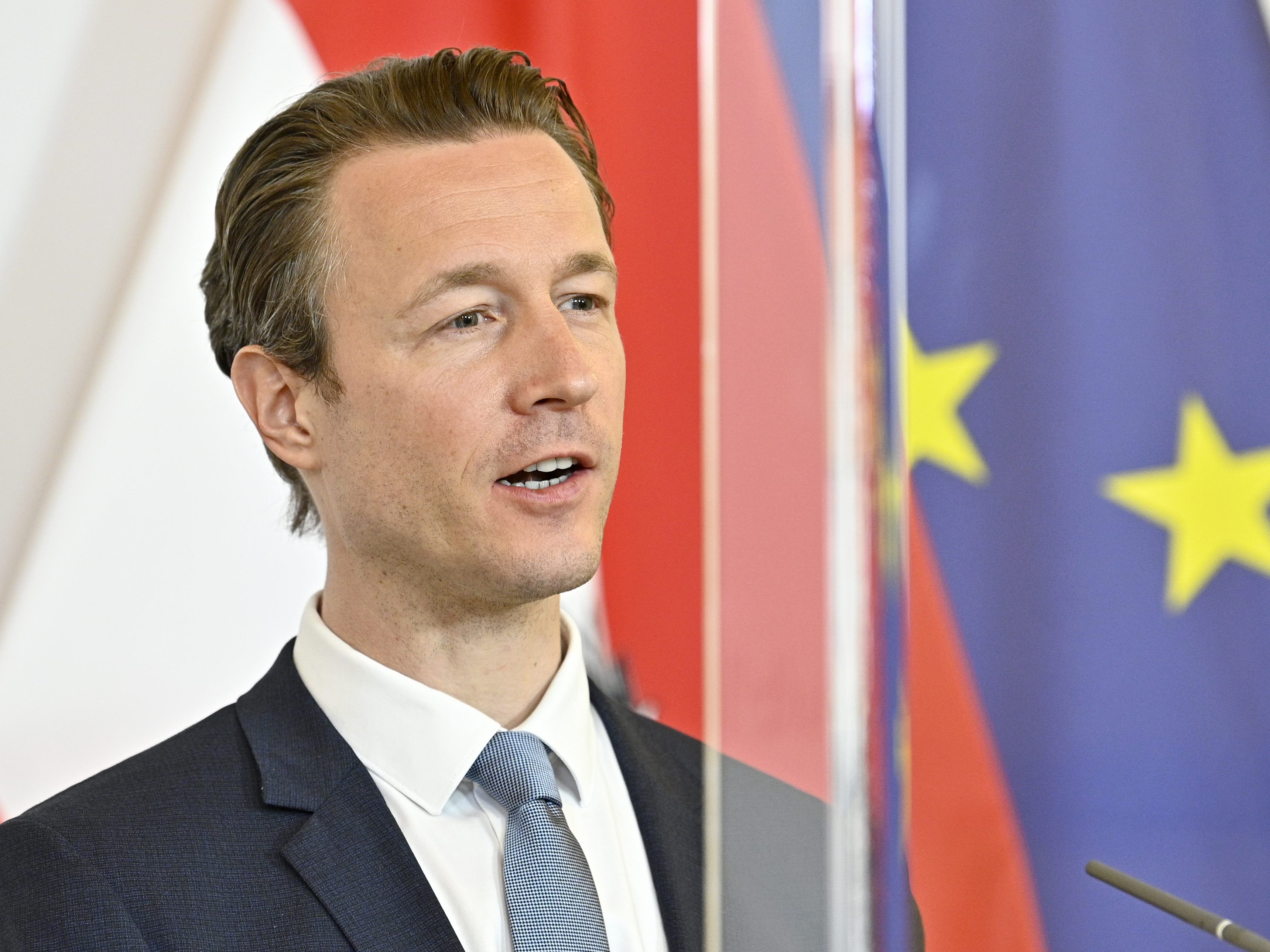Finanzminister Gernot Blümel und der Präsident der Wirtschaftskammer Wien Walter Ruck laden zur Pressekonferenz.