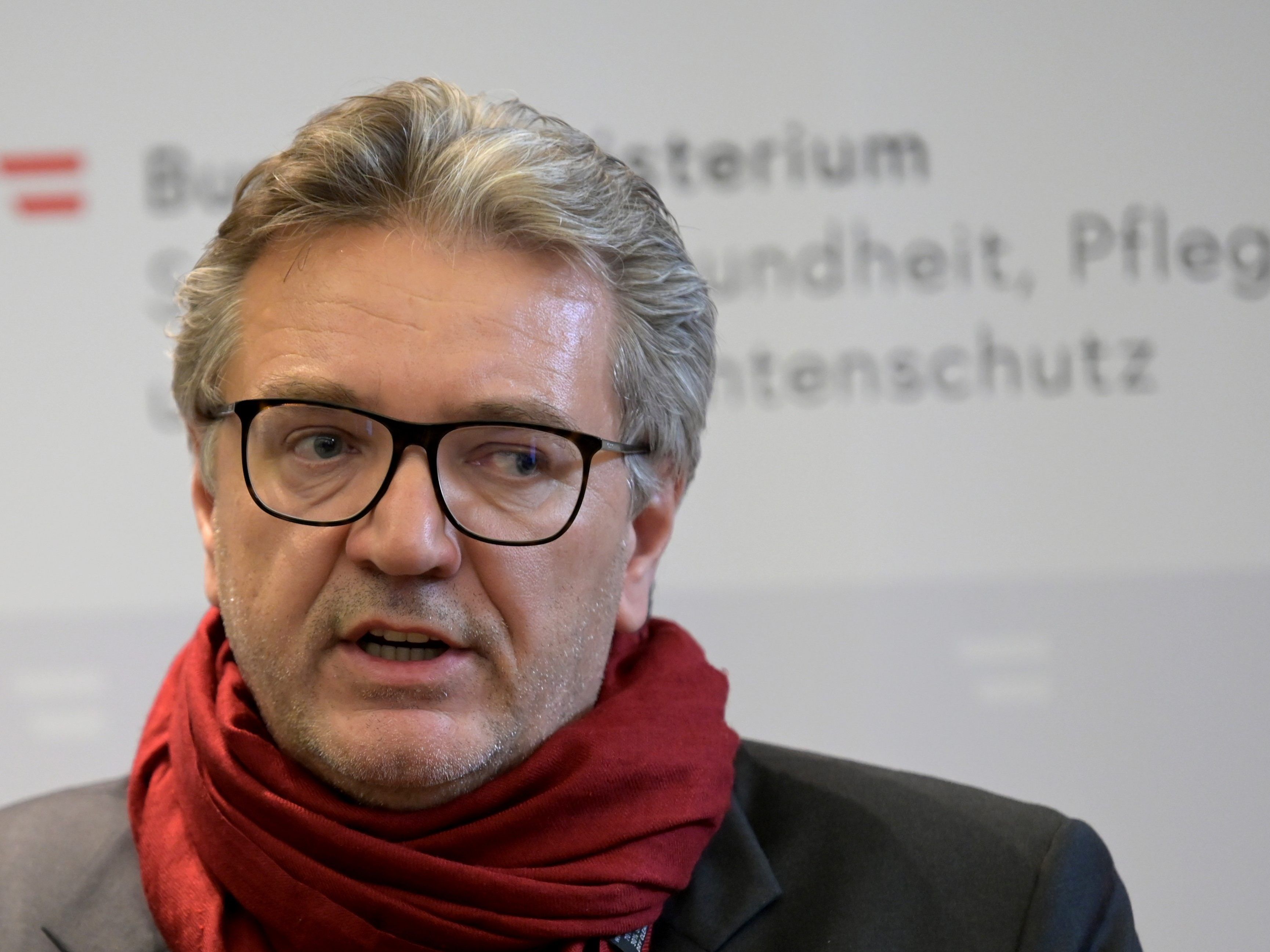 Peter Hacker sieht dramatische finanzielle Auswirkungen durch pandemie-bedingte Mehrausgaben Peter Hacker sieht dramatische finanzielle Auswirkungen durch pandemie-bedingte Mehrausgaben