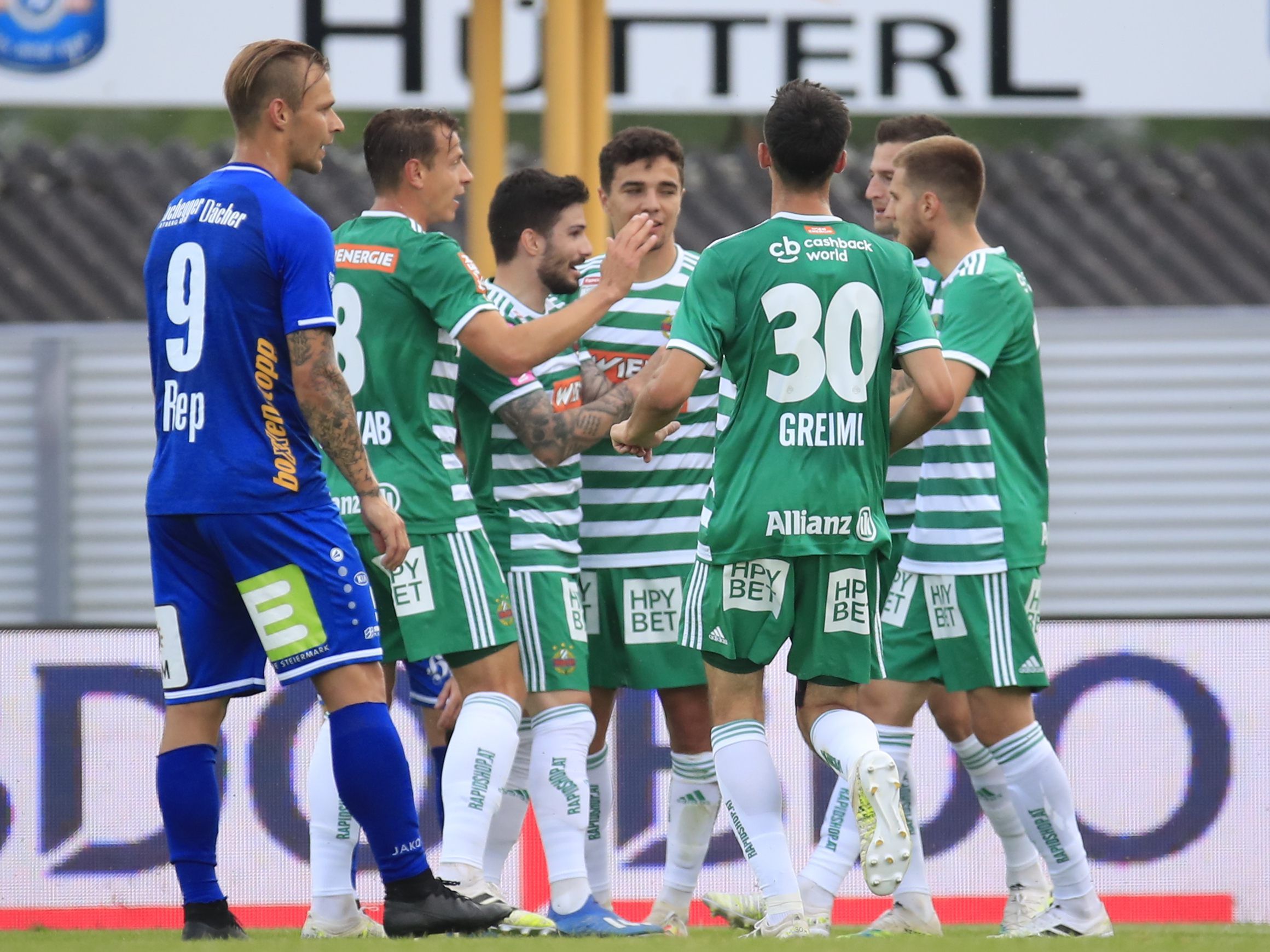 Rapid Wien jubelte heute in Hartberg über den vierten Sieg in Folge. Rapid Wien jubelte heute in Hartberg über den vierten Sieg in Folge.