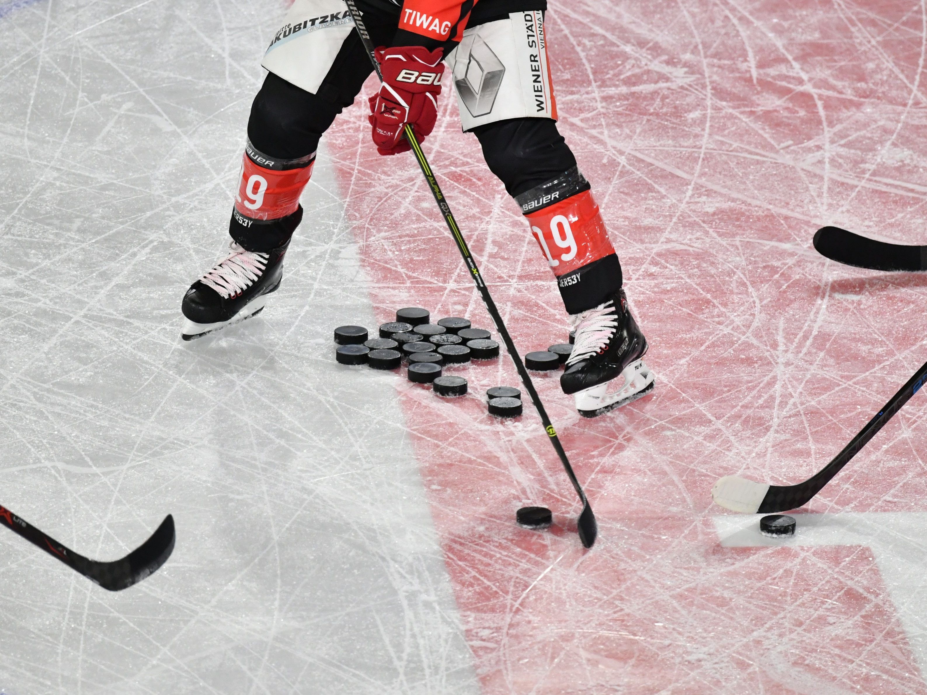 Die Eishockey-Liga will rasch zum strukturierten Trainings- und internationalen Wettkampfbetrieb zurückkehren.