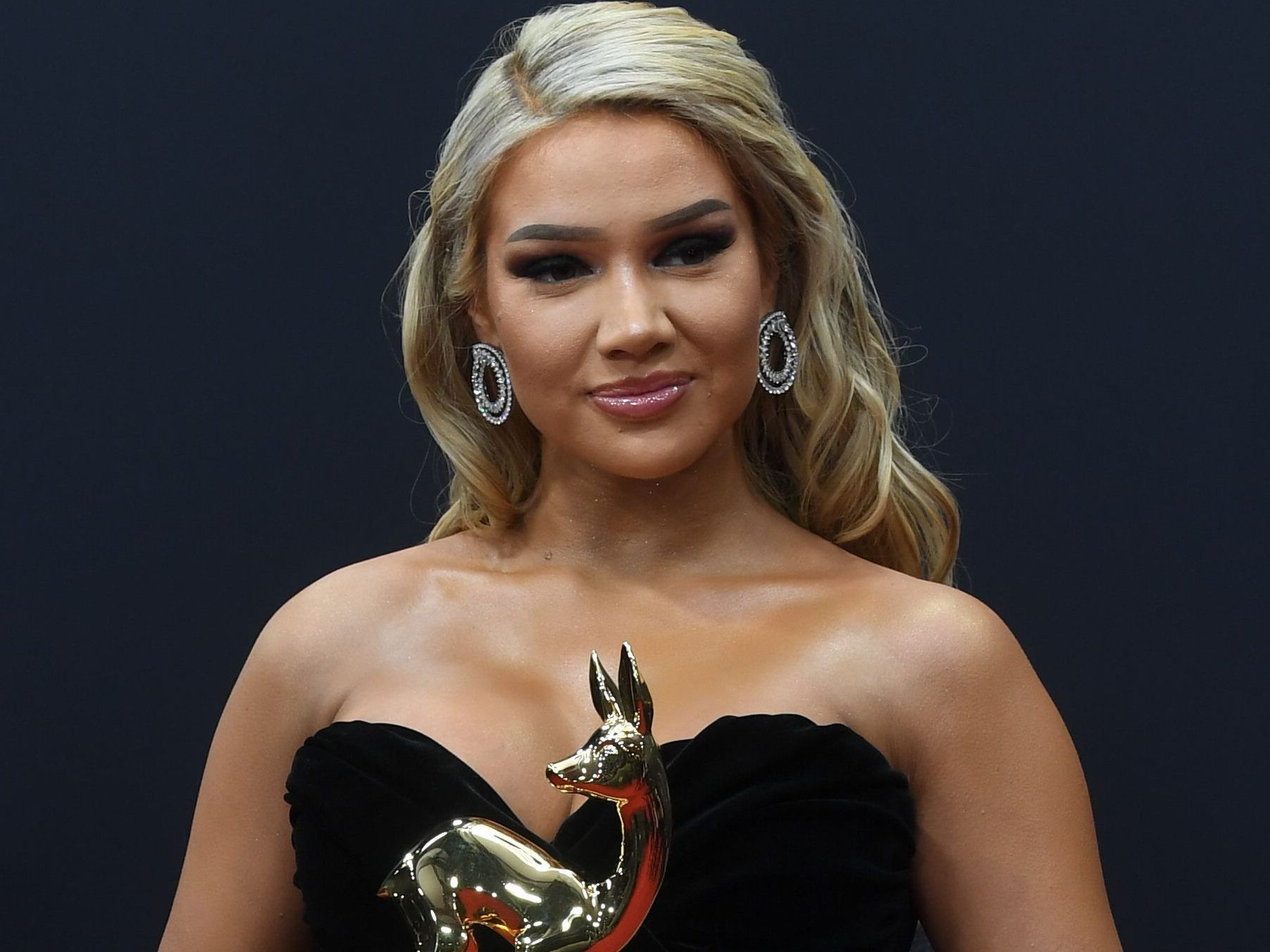 Shirin David verrät, wann sie Millionärin wurde.