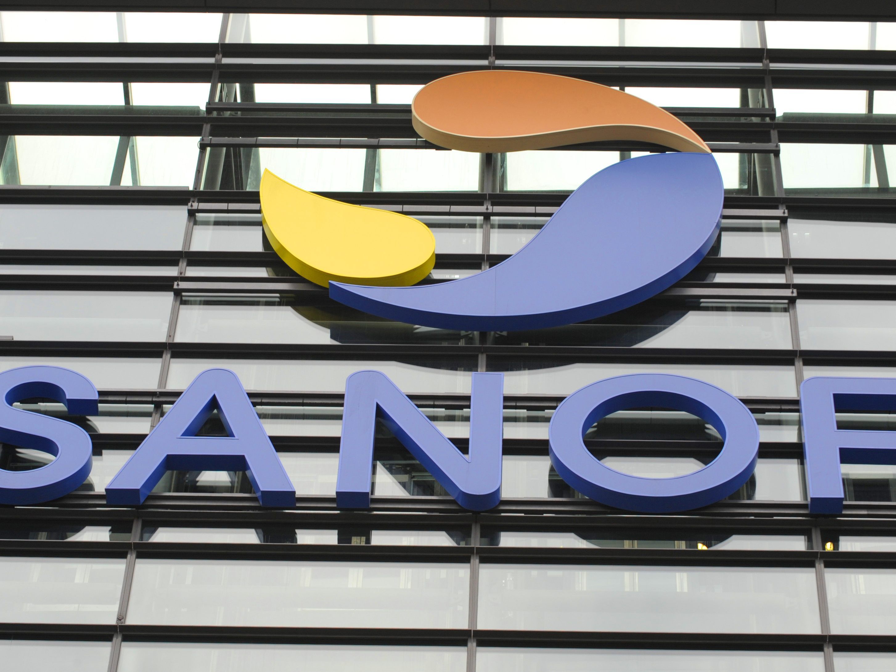 Der Pharmakonzern Sanofi will in Europa 1.700 Stellen abbauen.