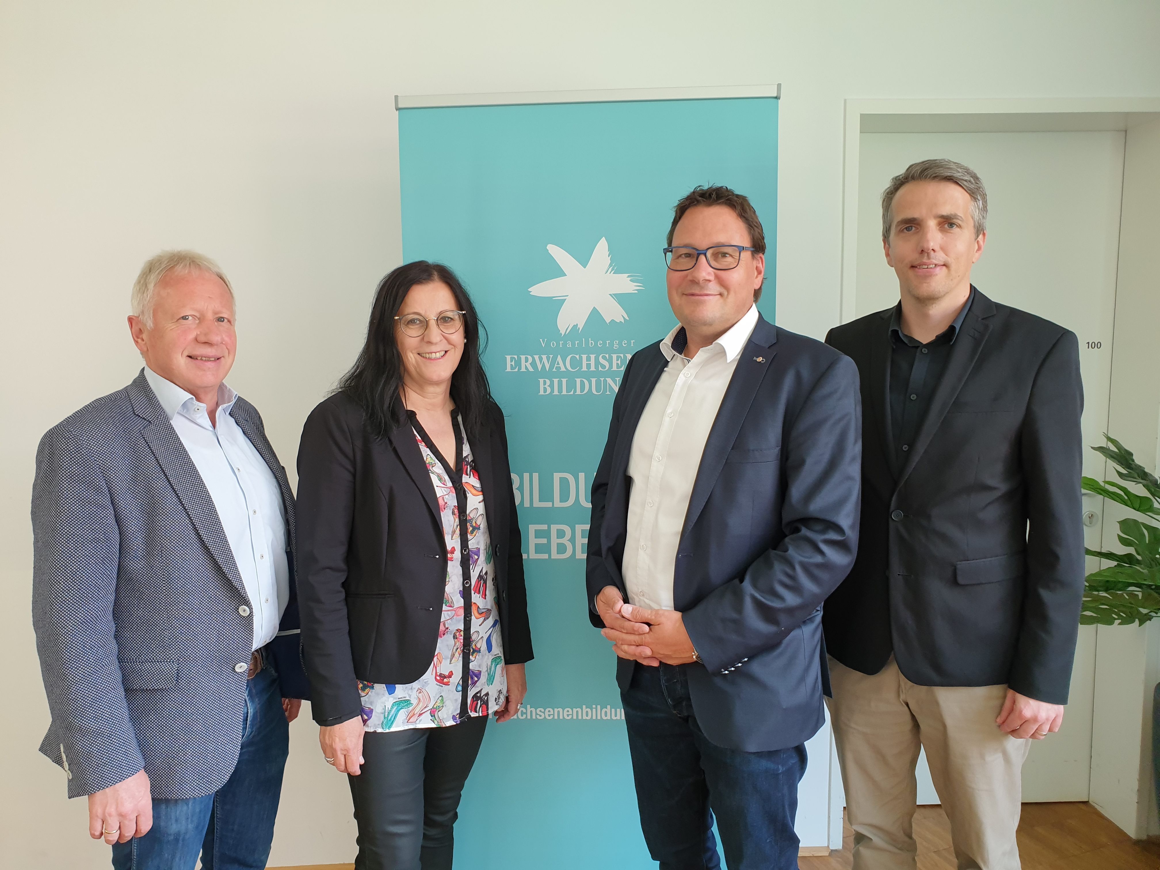 Der neue Vorstand der ARGE Vorarlberger Erwachenenbildung: Christian Kopf, Elisabeth Schwald, Stefan Fischnaller, Daniel Mutschlechner.