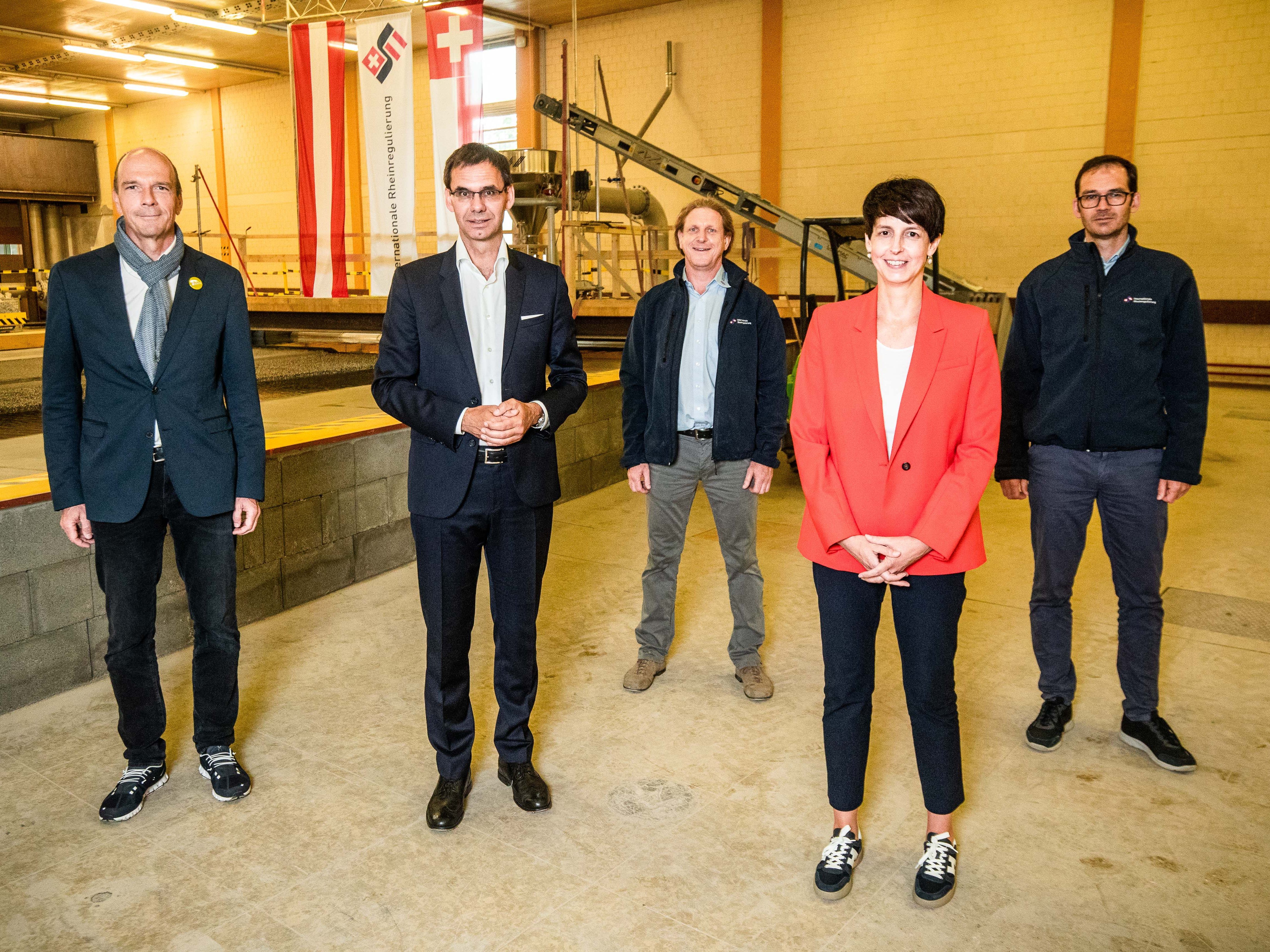 v.l.n.r.: GRK-Vorsitzender Heinz Stiefelmeyer, Landeshauptmann Markus Wallner, Projektleiter Bernhard Valenti, Regierungsrätin St. Gallen Susanne Hartmann und Markus Mähr, Gesamtprojektleiter Rhesi. v.l.n.r.: GRK-Vorsitzender Heinz Stiefelmeyer, Landeshauptmann Markus Wallner, Projektleiter Bernhard Valenti, Regierungsrätin St. Gallen Susanne Hartmann und Markus Mähr, Gesamtprojektleiter Rhesi.