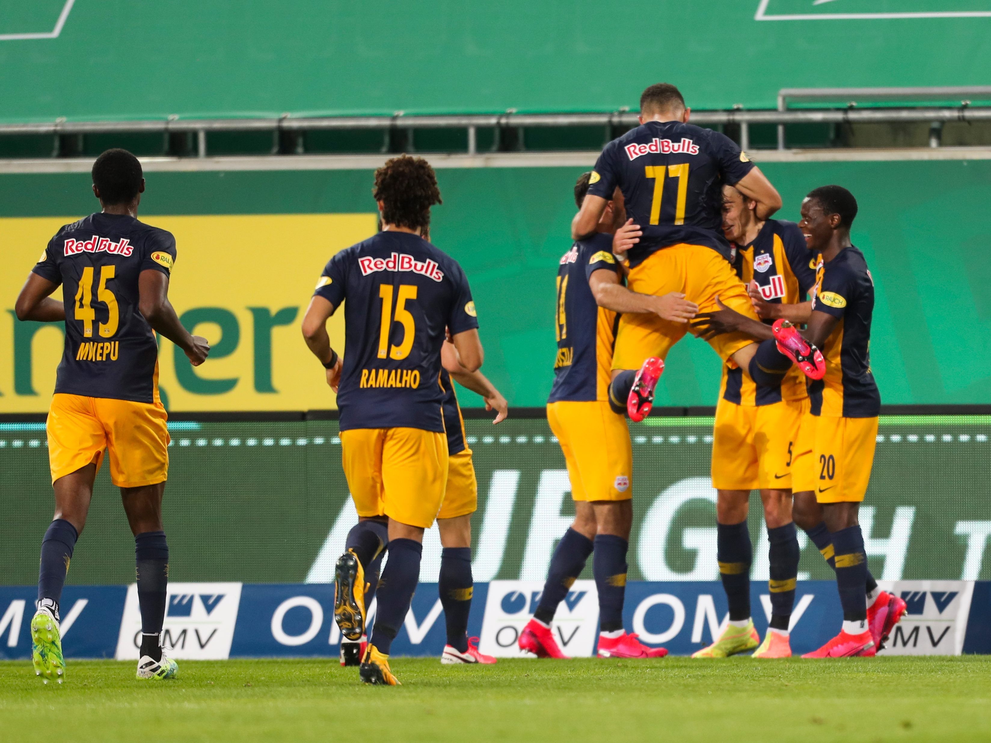 Durch den klaren Sieg gegen Rapid steht Salzburg kurz vor dem Meistertitel. Durch den klaren Sieg gegen Rapid steht Salzburg kurz vor dem Meistertitel.