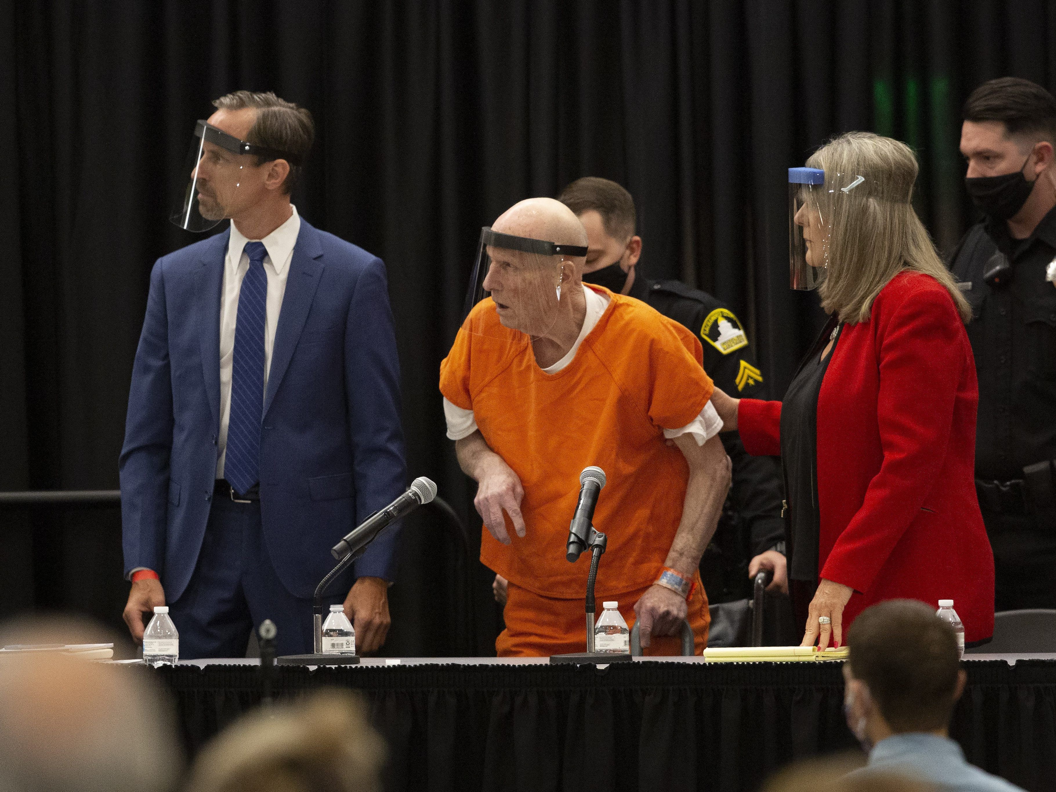 74-jähriger "Golden State Killer" bekennt Schuld in Mordserie. 74-jähriger "Golden State Killer" bekennt Schuld in Mordserie.