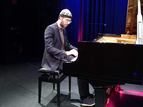 Österreichischer Jazzpianist David Helbock Österreichischer Jazzpianist David Helbock