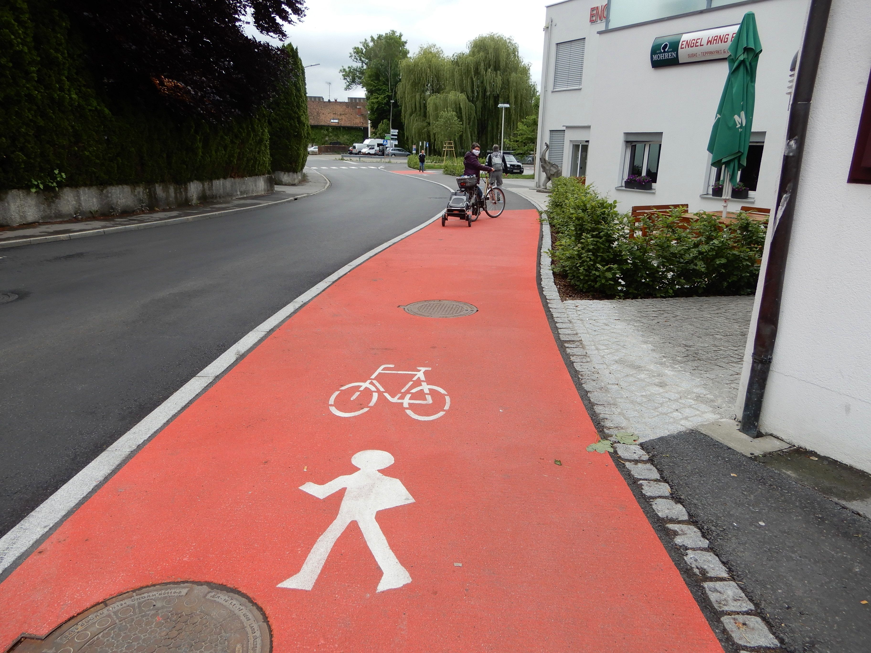 Mit der Fördermilliarde soll gesichert sein, dass auch zukünftig u.a. Straßen saniert oder Fuß- und Radwege ausgebaut werden.