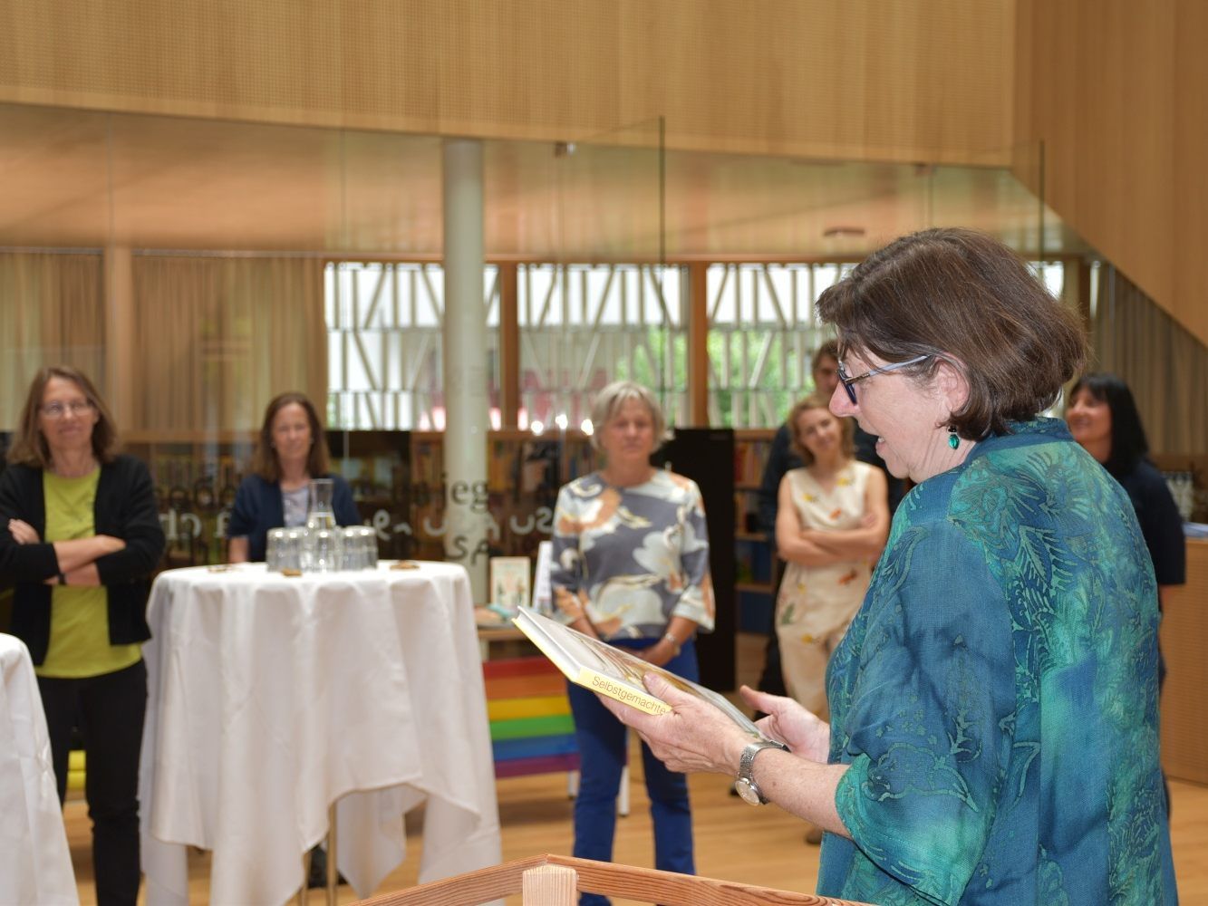 Offizielle Inbetriebnahme des Offenen Kühlschrankes in der Stadtbibliothek Dornbirn Offizielle Inbetriebnahme des Offenen Kühlschrankes in der Stadtbibliothek Dornbirn