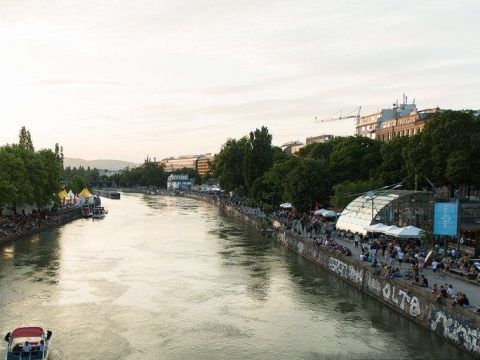 Die Räumung der Adria Wien am Donaukanal wurde abberaumt. Die Räumung der Adria Wien am Donaukanal wurde abberaumt.