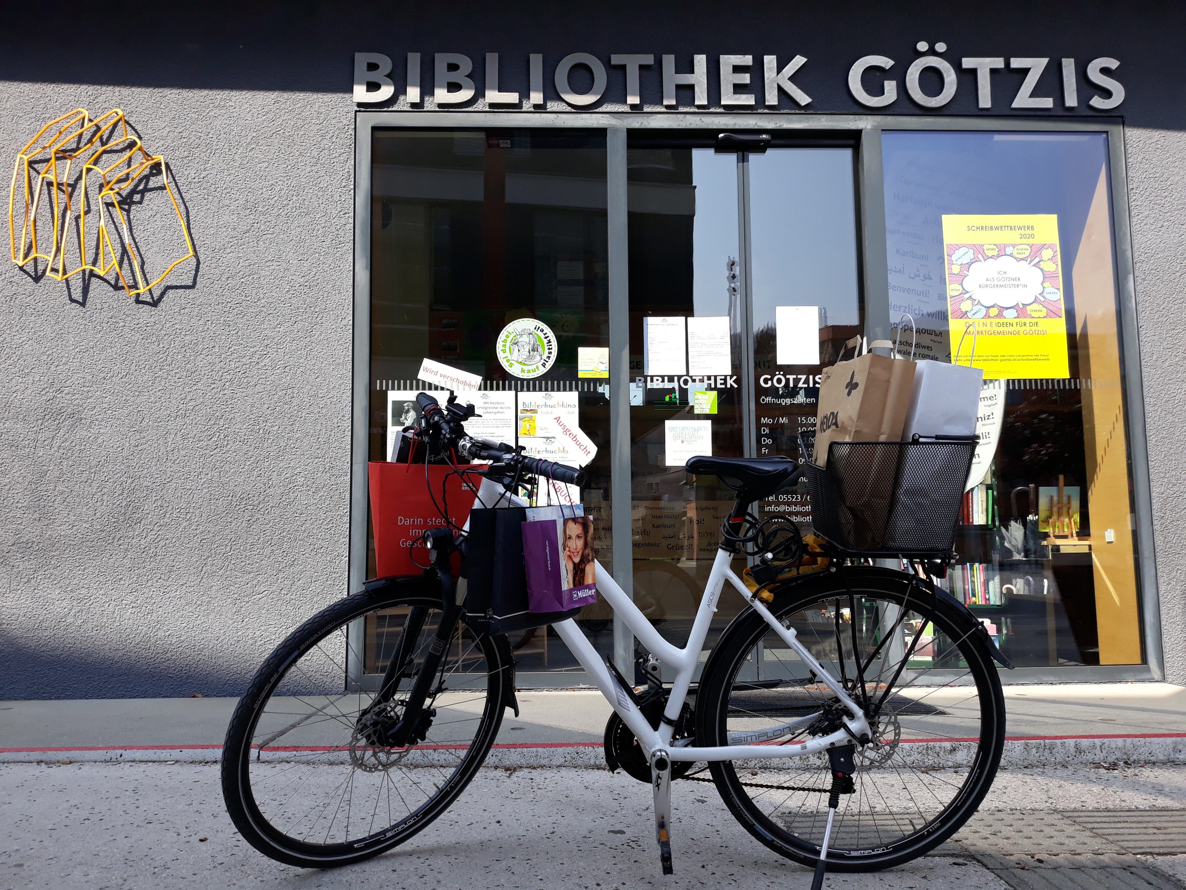 Während der Coronakrise wurden die Bücher mit dem Fahrrad an die Kunden zugestellt