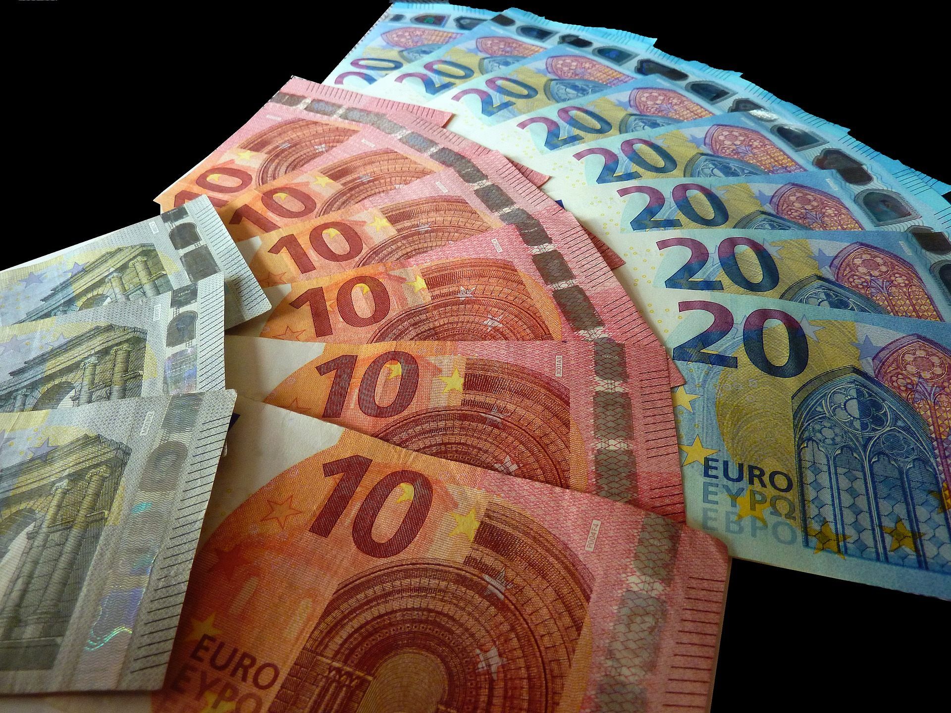 Der Überbrückungsfonds für Künstler komme mit Anfang Juli zu spät, wird kritisiert. Der Überbrückungsfonds für Künstler komme mit Anfang Juli zu spät, wird kritisiert.