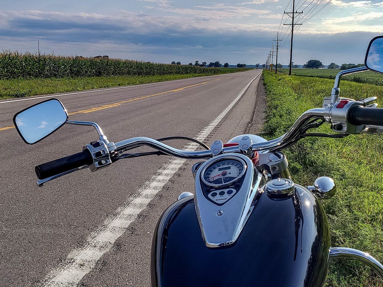 Die Motorradfahrer sind ihre Führerscheine los.