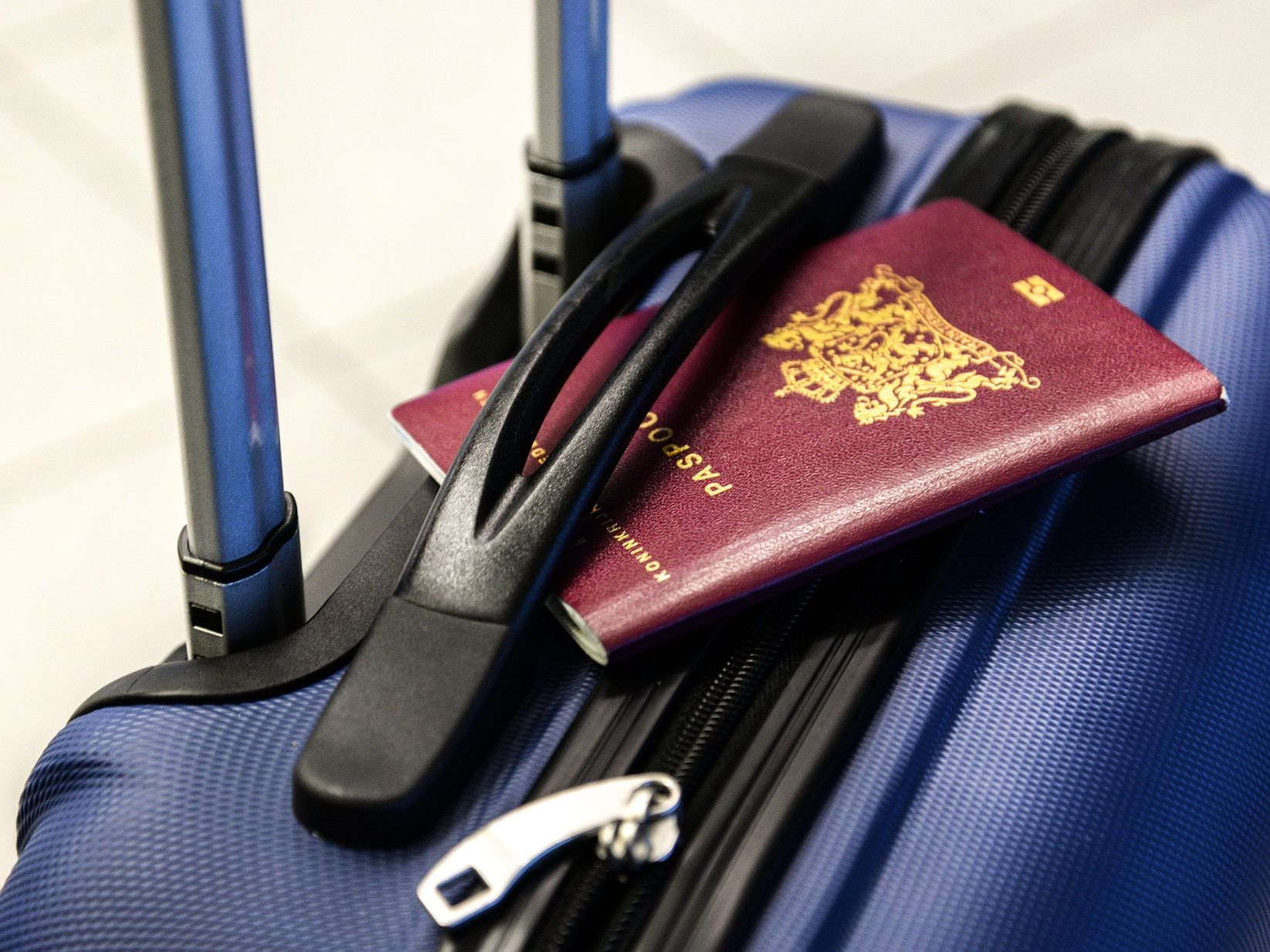Ein neuer Reisepass sollte nur wenn unbedingt nötig derzeit beantragt werden.