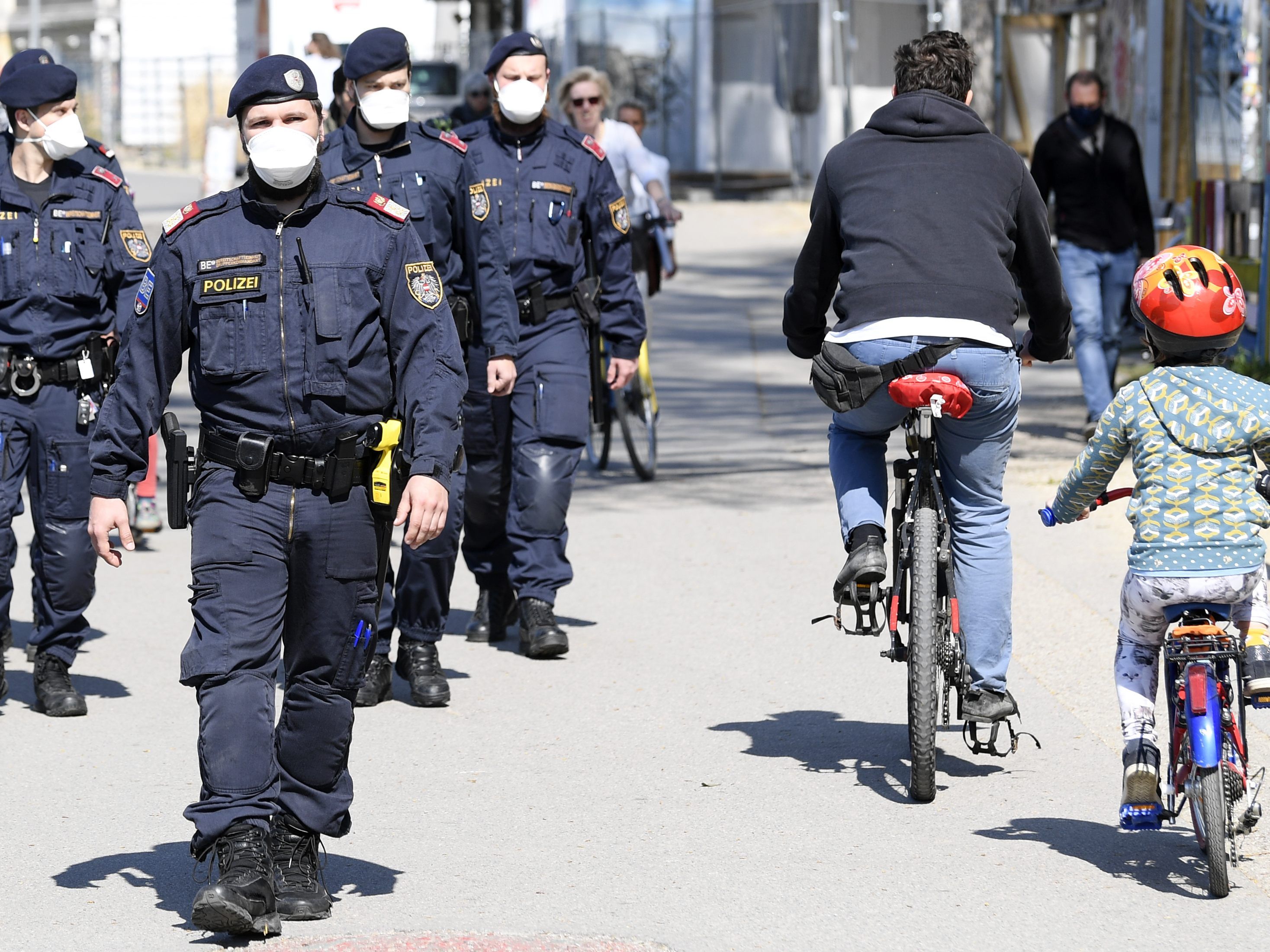 Die Opposition will alle ausgestellten Corona-Strafen und -Anzeigen für nichtig erklären lassen. Die Opposition will alle ausgestellten Corona-Strafen und -Anzeigen für nichtig erklären lassen.