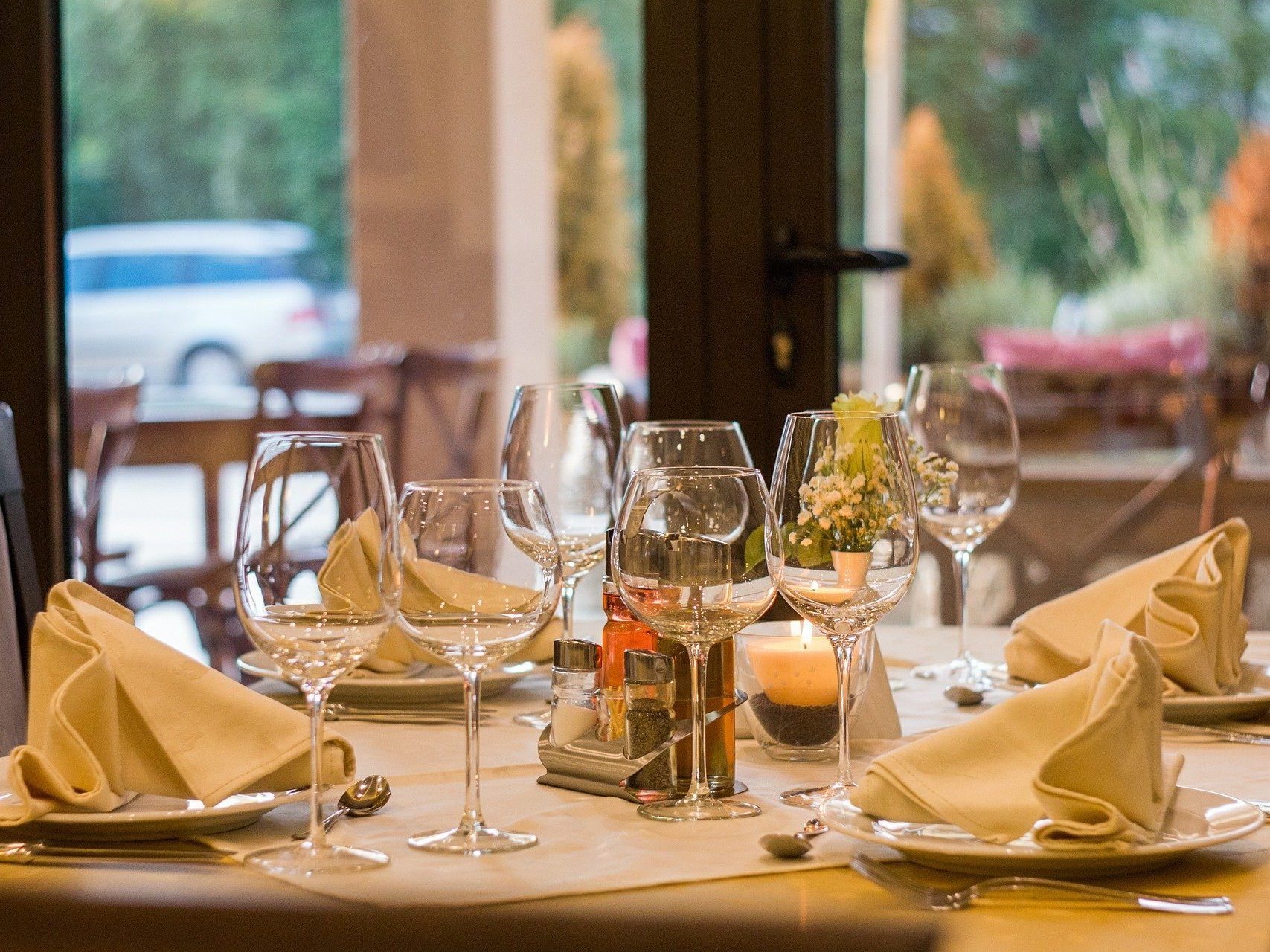 Durch die Schließung der Gastronomie entging dem Weinhandel während der Corona-Zeit ein großer Teil des Geschäfts. Durch die Schließung der Gastronomie entging dem Weinhandel während der Corona-Zeit ein großer Teil des Geschäfts.
