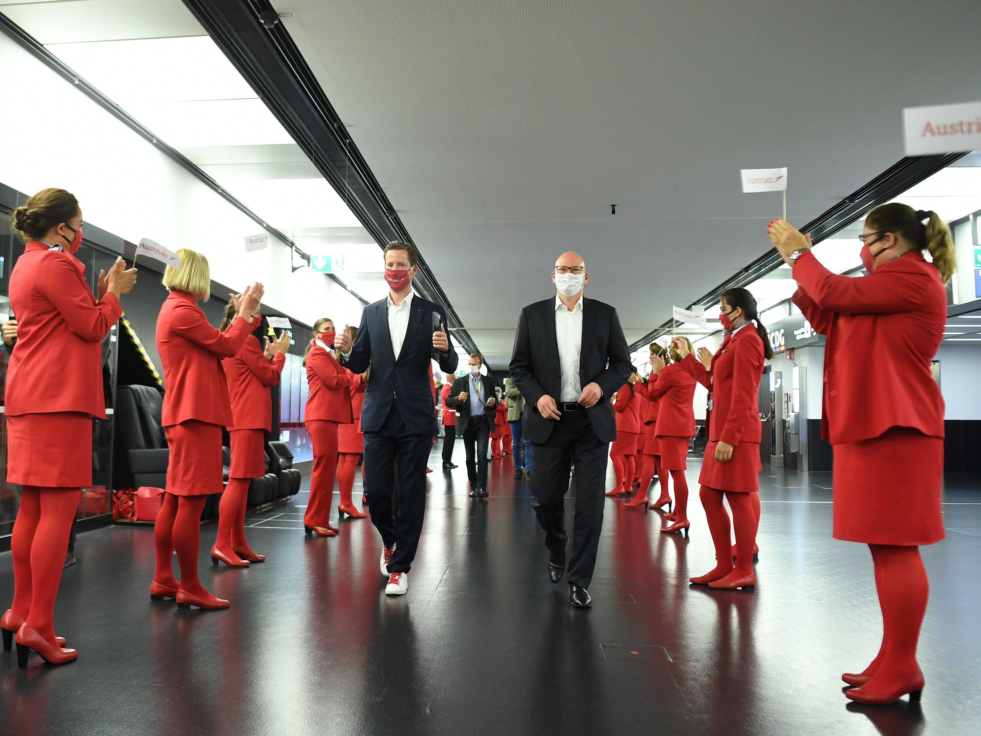 AUA-Chef Alexis von Hoensbroech und Airport-Vorstandsdirektor Julian Jäger vor dem Flug nach München.