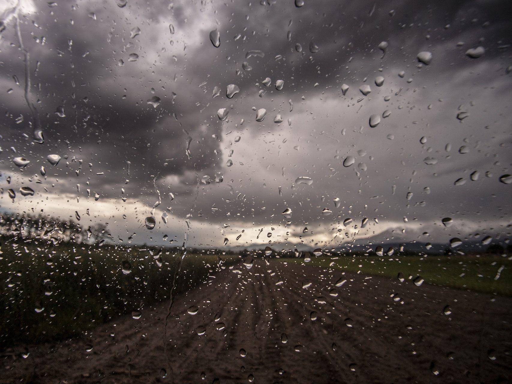 Es war der sonnenärmste und regenreichste Juni-Monat der vergangenen Jahre. Es war der sonnenärmste und regenreichste Juni-Monat der vergangenen Jahre.