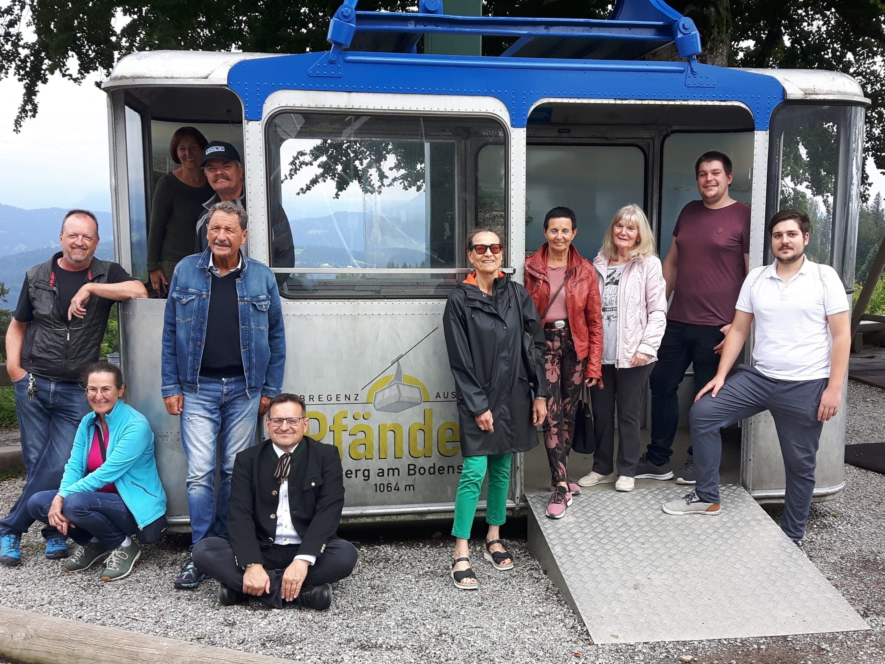 Pfänderbahn-Besuch der Gildenball-Gewinner mit Geschäftsführer Thomas E. Kinz. Pfänderbahn-Besuch der Gildenball-Gewinner mit Geschäftsführer Thomas E. Kinz.