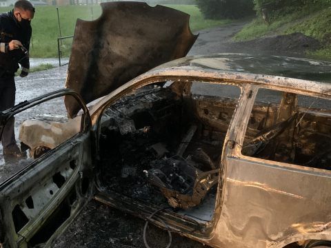 40-Jähriger setzte eigenes Fahrzeug in Brand 40-Jähriger setzte eigenes Fahrzeug in Brand