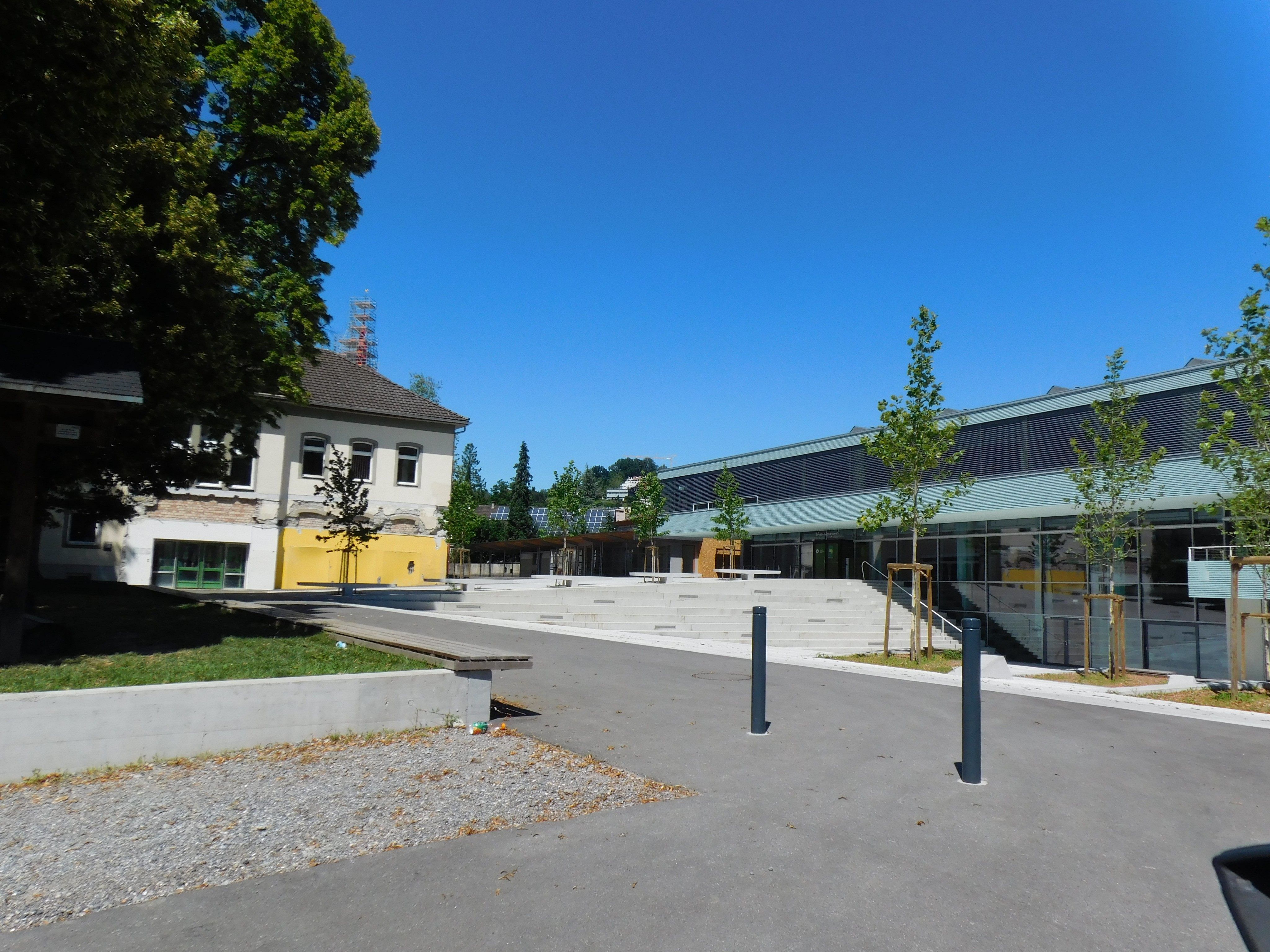 Neben der neuen Volksschule soll ein neues Kinderhaus und ein Turn- und Veranstaltungshaus entstehen