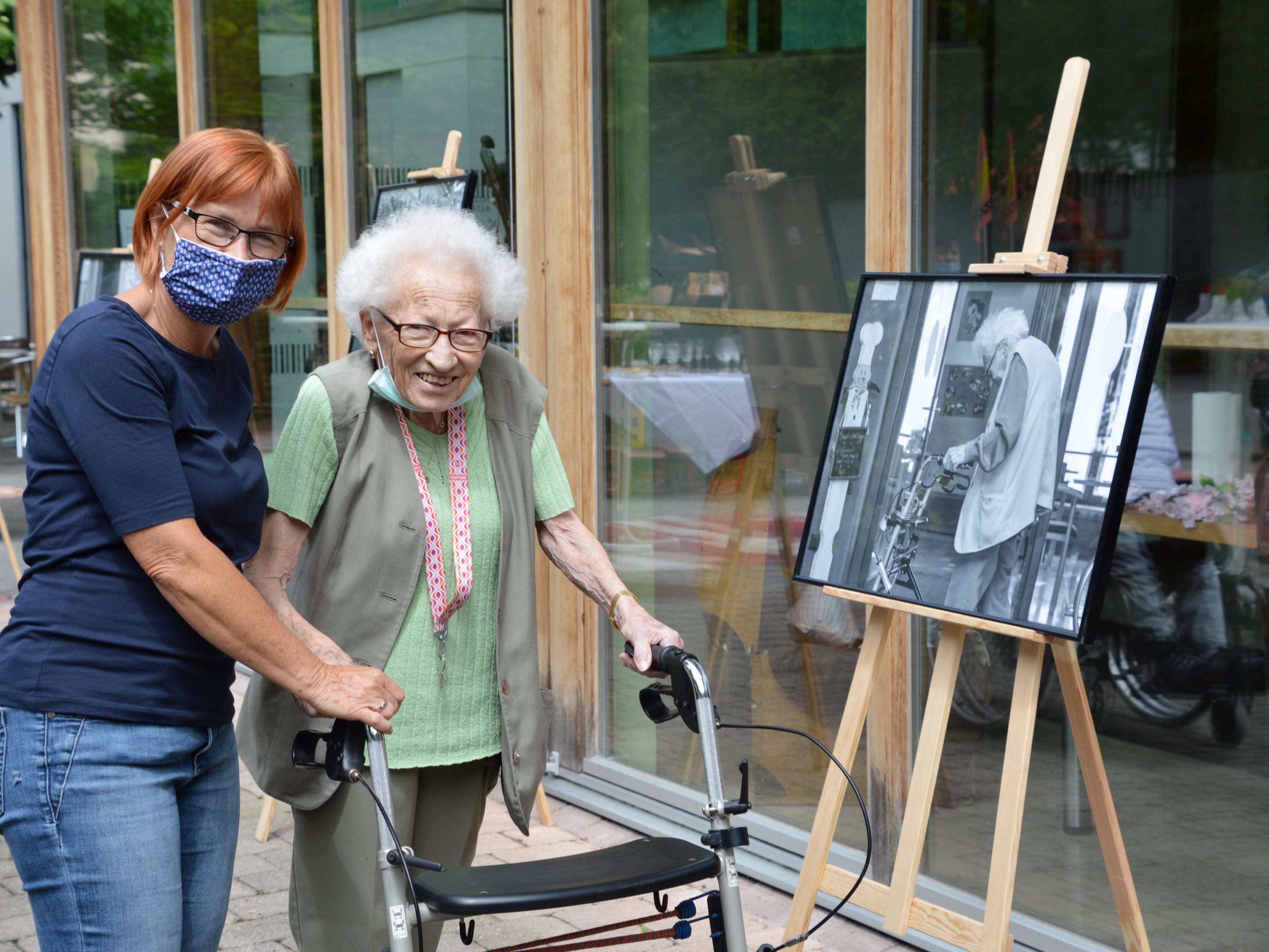 In einer Ausstellung wurde Fotos aus dem Alltag im Altacher Sozialzentrum präsentiert In einer Ausstellung wurde Fotos aus dem Alltag im Altacher Sozialzentrum präsentiert