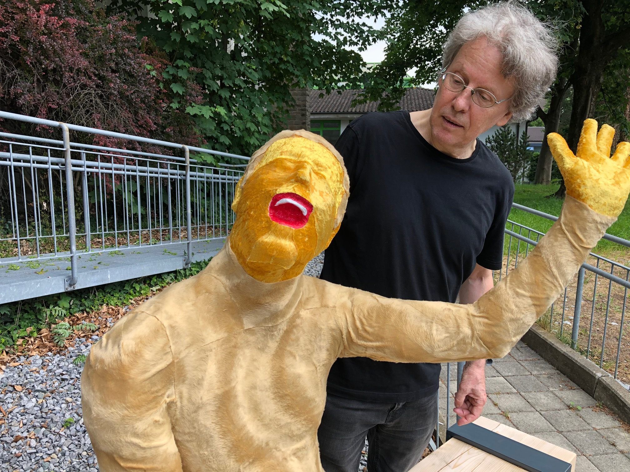 Benny Gleeson mit einem seiner Dämonen.
