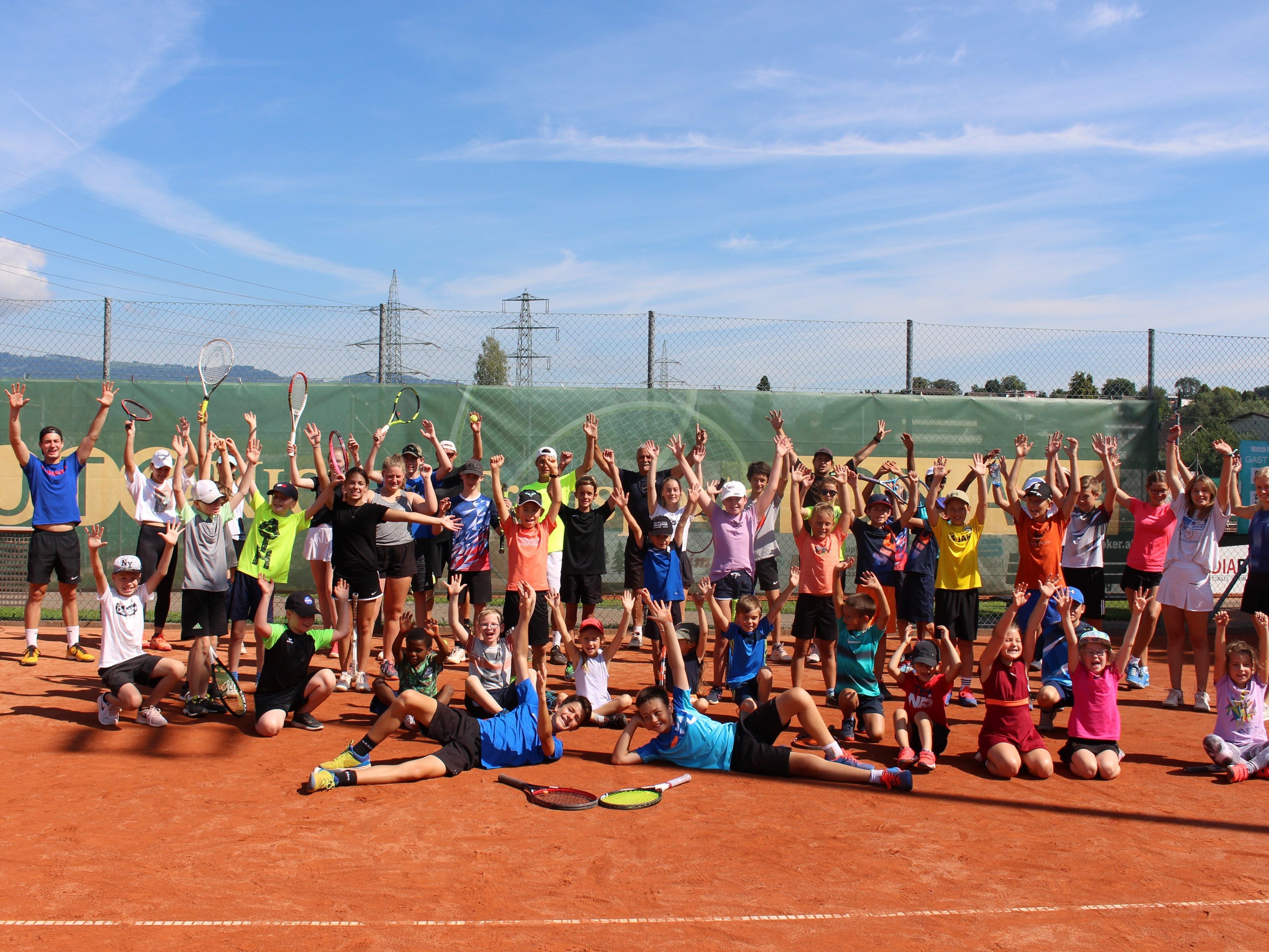 43 Kinder hatten eine ganze Woche Spaß beim Happy Tennis Camp von T Point F auf der Anlage des UTC Koblach.
