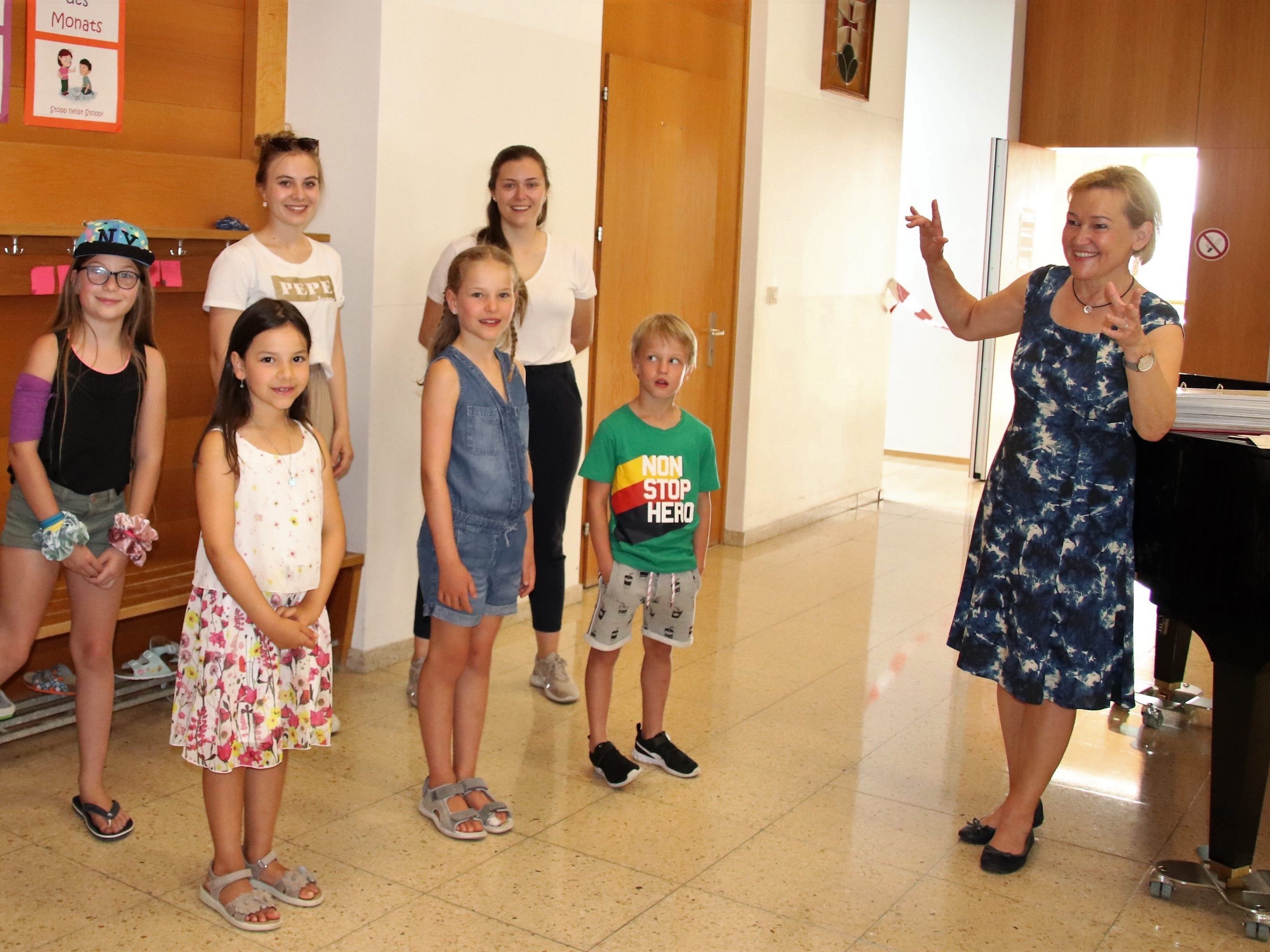 Der Kinderchor verabschiedete sich in die Sommerpause. Der Kinderchor verabschiedete sich in die Sommerpause.