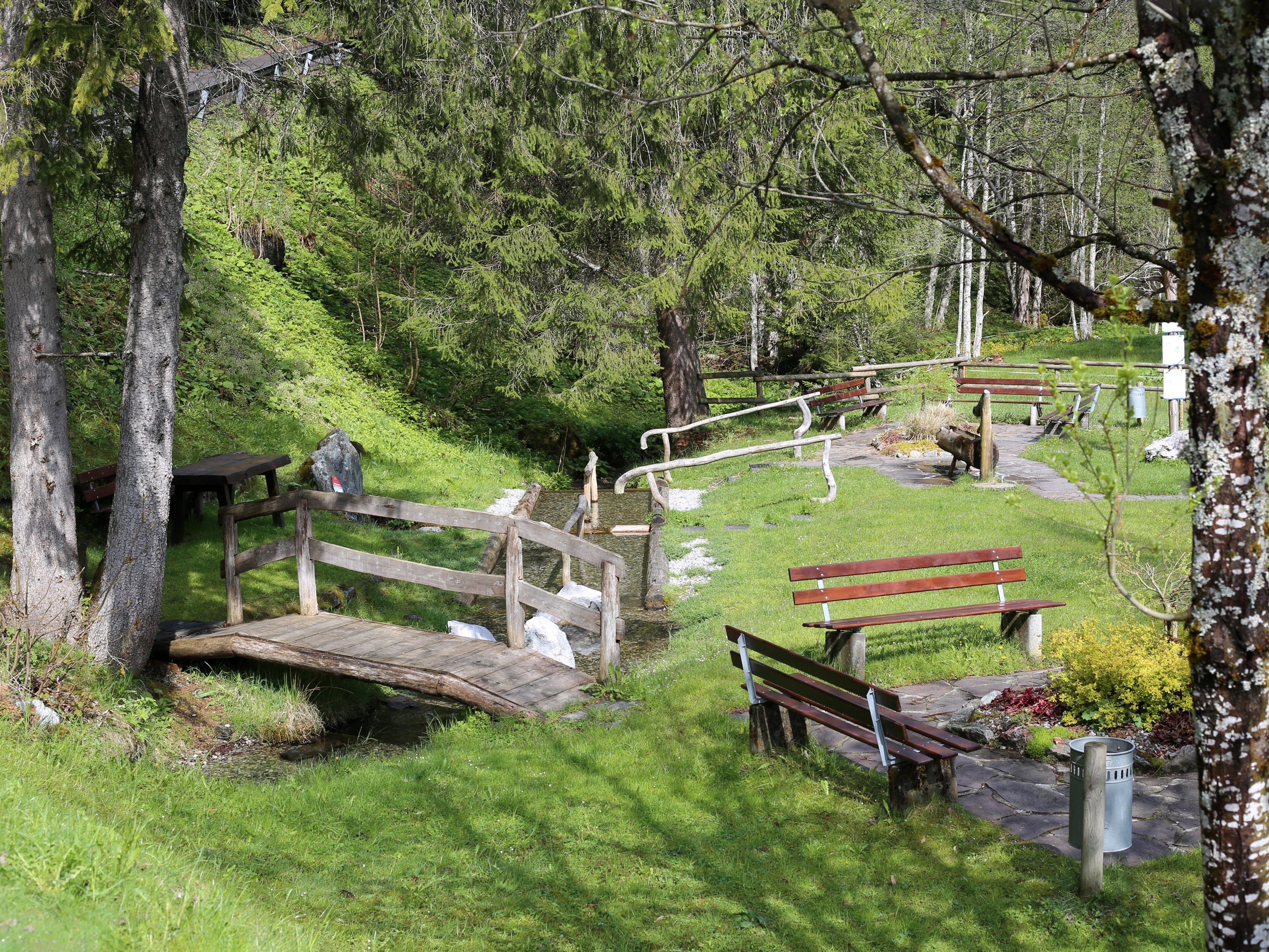 Ziel der (Barfuß-)Wanderung ist die Kneippanlage Brönna in Gortipohl. © Andreas Haller / Montafon Tourismus GmbH, Schruns