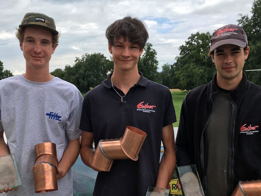Die Gewinner (v.l.): Noah Lanschützer (3. Platz), Elias Ammann (1. Platz) und Semi Muhamedbegovic (2. Platz). Die Gewinner (v.l.): Noah Lanschützer (3. Platz), Elias Ammann (1. Platz) und Semi Muhamedbegovic (2. Platz).