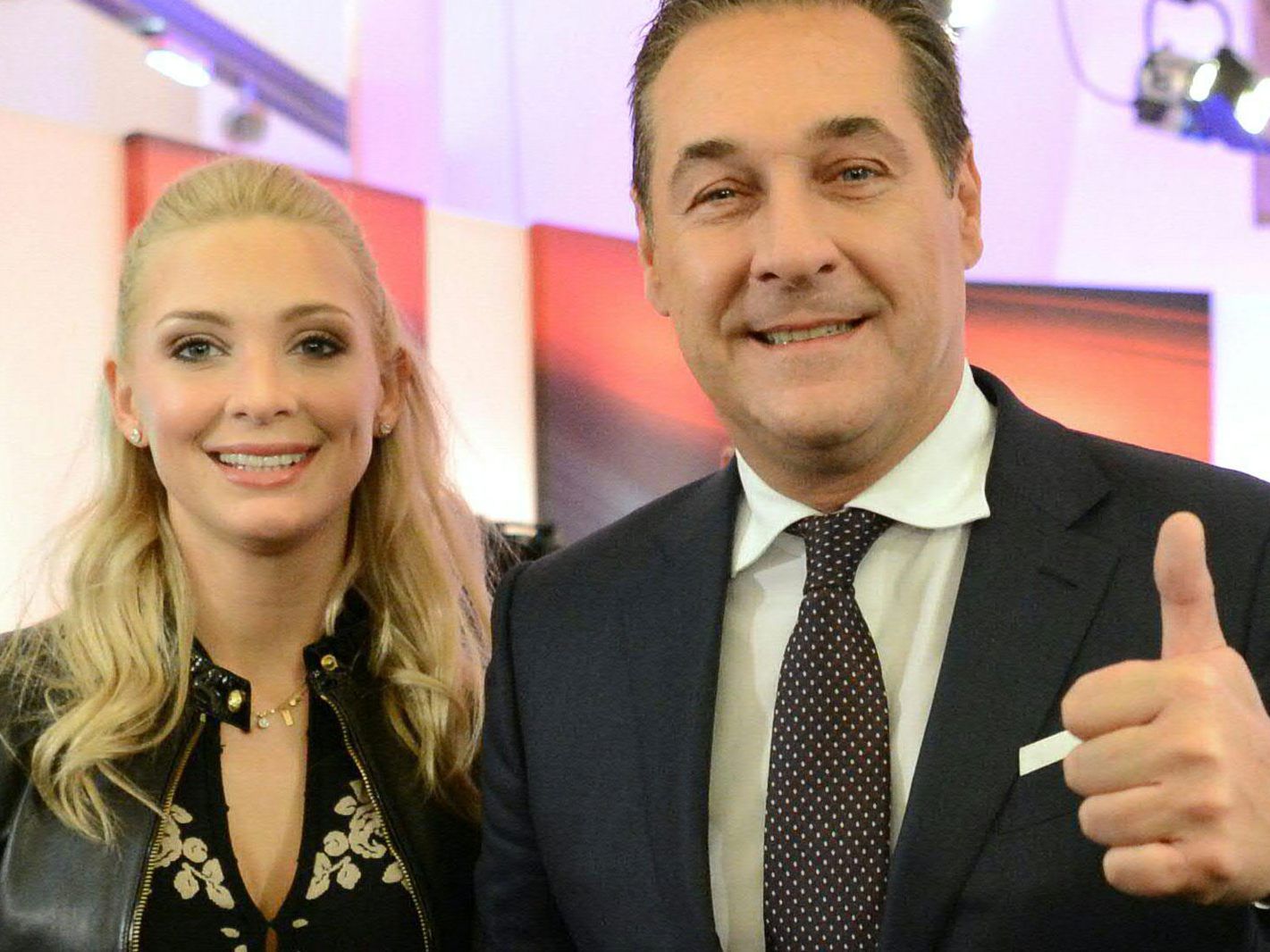 Ein hohe Barzahlung auf der Hochzeit der Straches (hier im Oktober 2017) ist ebenso Gegenstand der Ermittlungen wie zahlreiche andere Spesenabrechnungen aus Straches Zeit als FPÖ-Chef. Ein hohe Barzahlung auf der Hochzeit der Straches (hier im Oktober 2017) ist ebenso Gegenstand der Ermittlungen wie zahlreiche andere Spesenabrechnungen aus Straches Zeit als FPÖ-Chef.