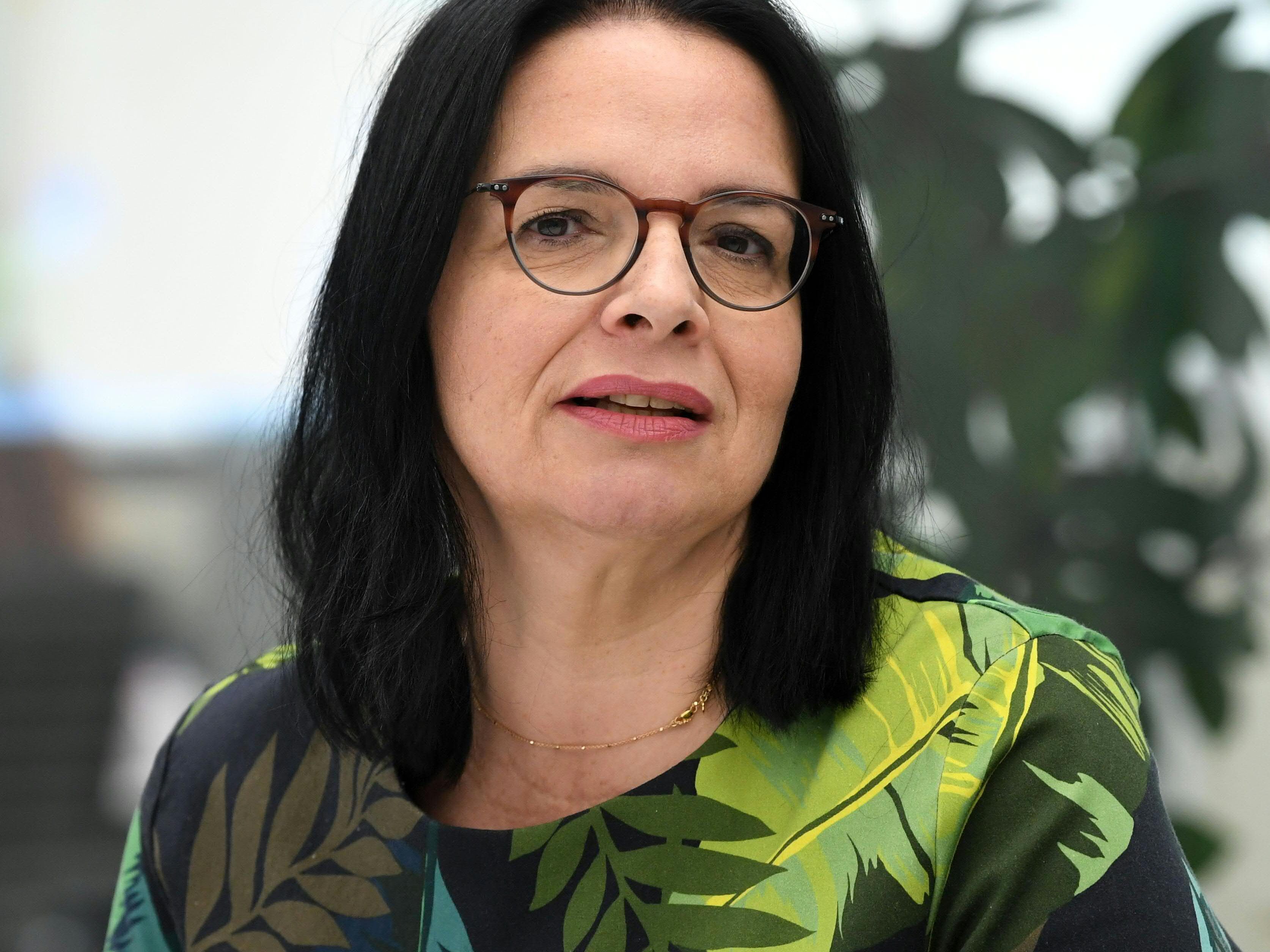Kultur-Staatssekretärin Andrea Mayer stellte heute den Überbrückungsfonds vor. Kultur-Staatssekretärin Andrea Mayer stellte heute den Überbrückungsfonds vor.