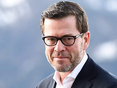 Zu Guttenberg hat wieder promoviert Zu Guttenberg hat wieder promoviert