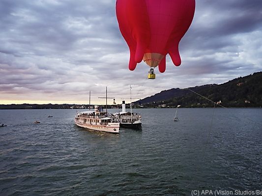 "Bregenzer Luftspiele" über dem Bodensee