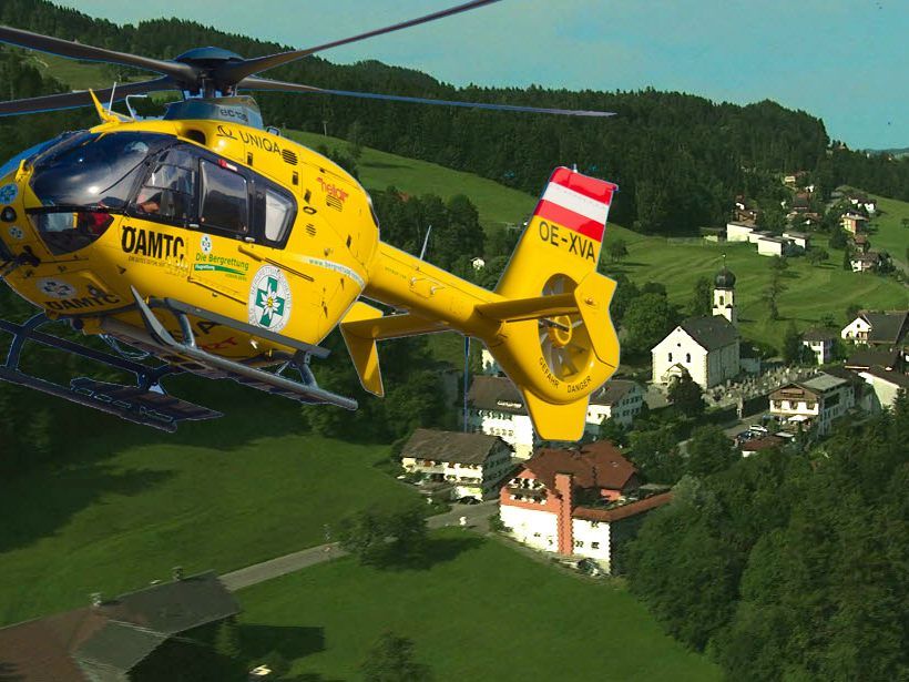 Mit dem Hubschrauber ins LKH-Feldkirch geflogen