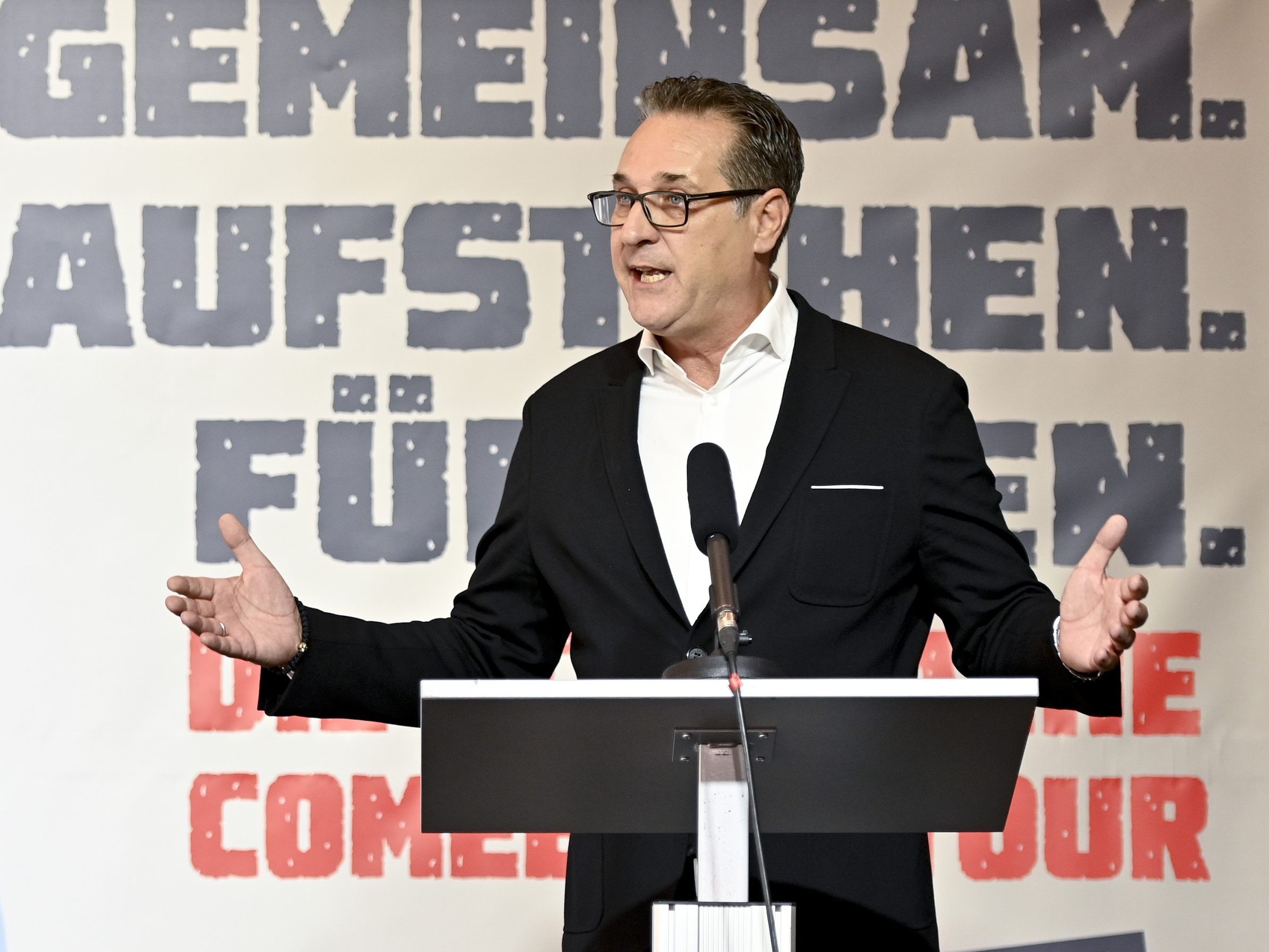 Teilte gegen FPÖ, Corona-Maßnahmen und Wiener Konkurrenz aus Teilte gegen FPÖ, Corona-Maßnahmen und Wiener Konkurrenz aus
